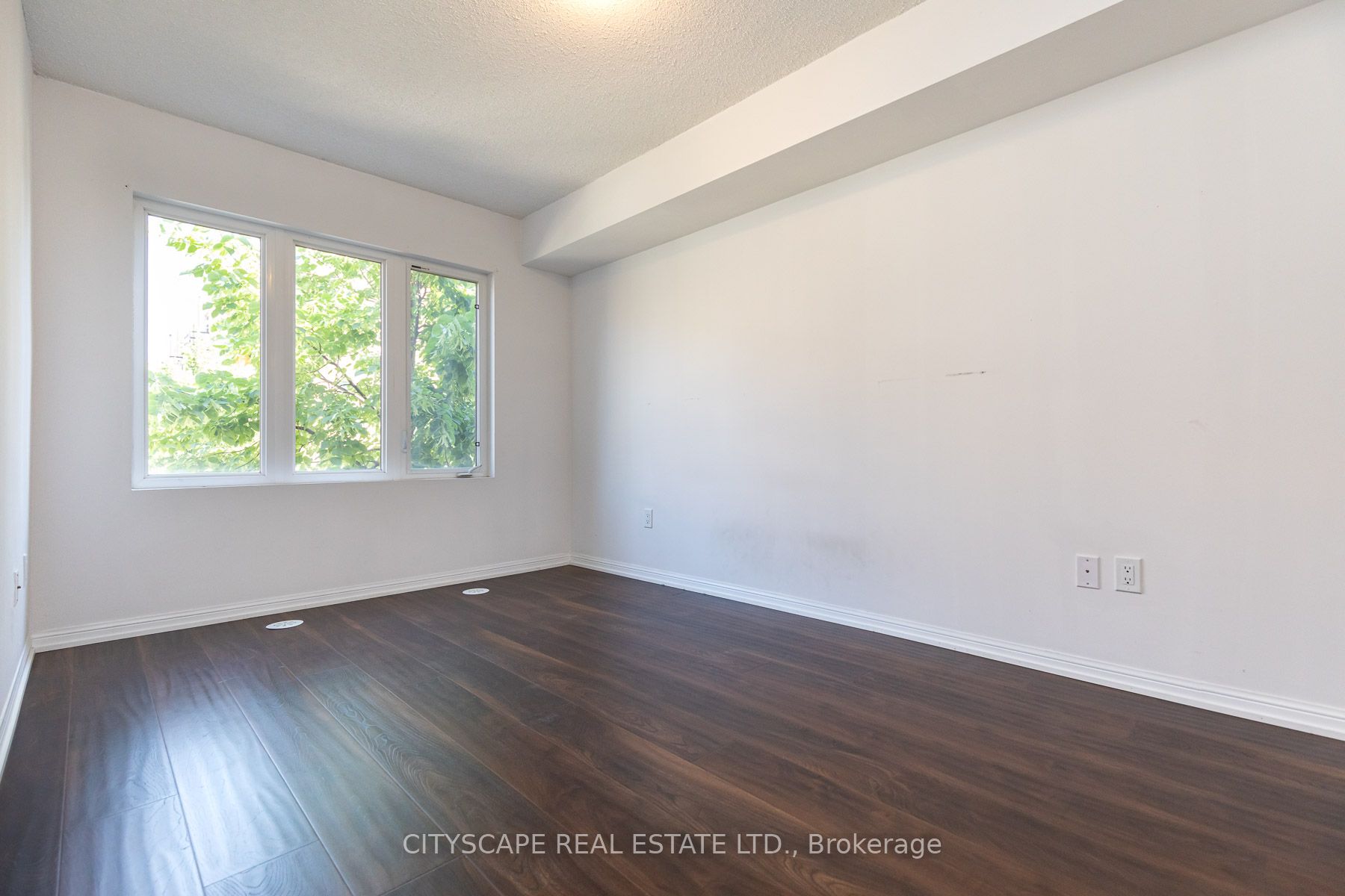 12 Foundry Ave 51 Property Photo 8