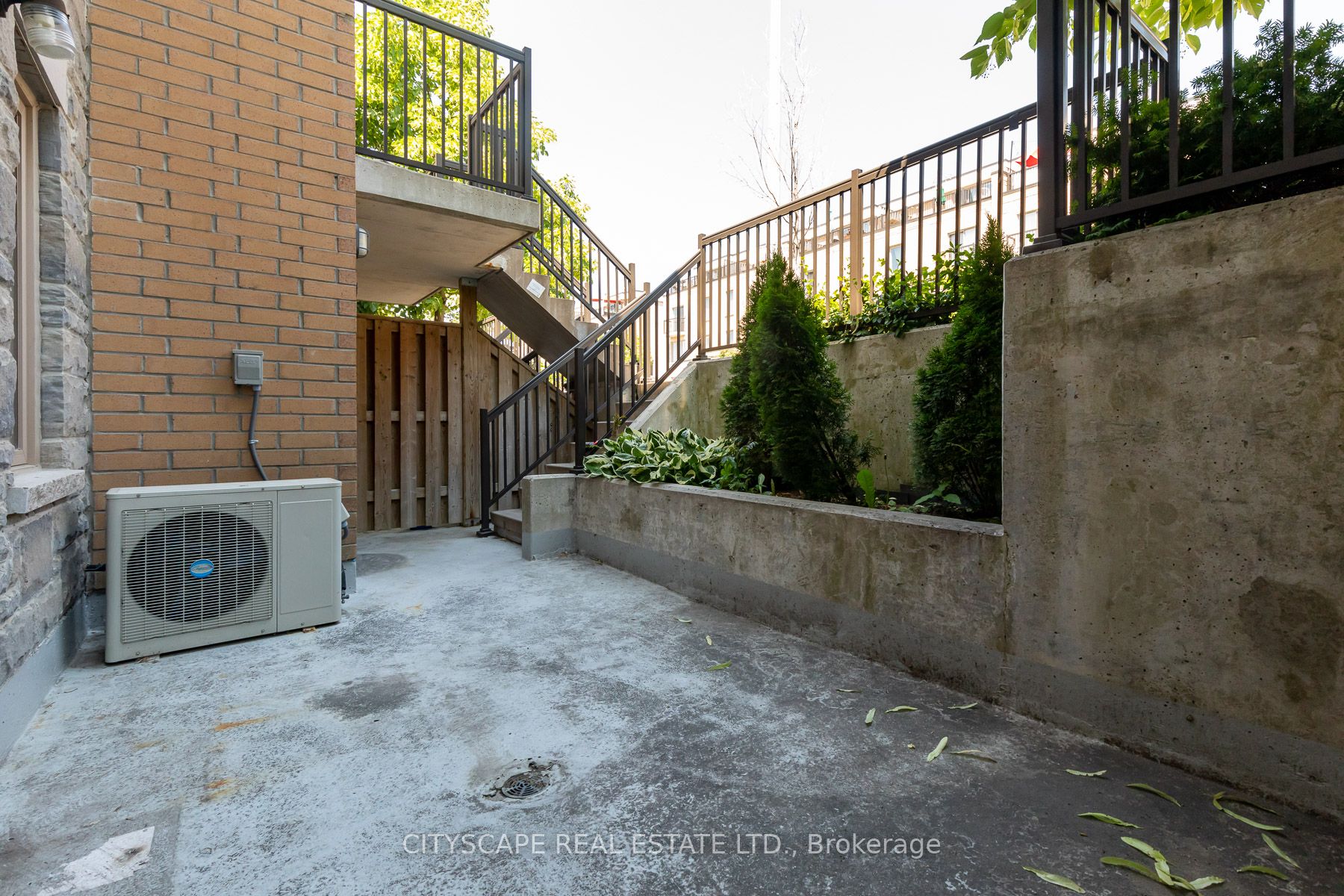 12 Foundry Ave 51 Property Photo 13