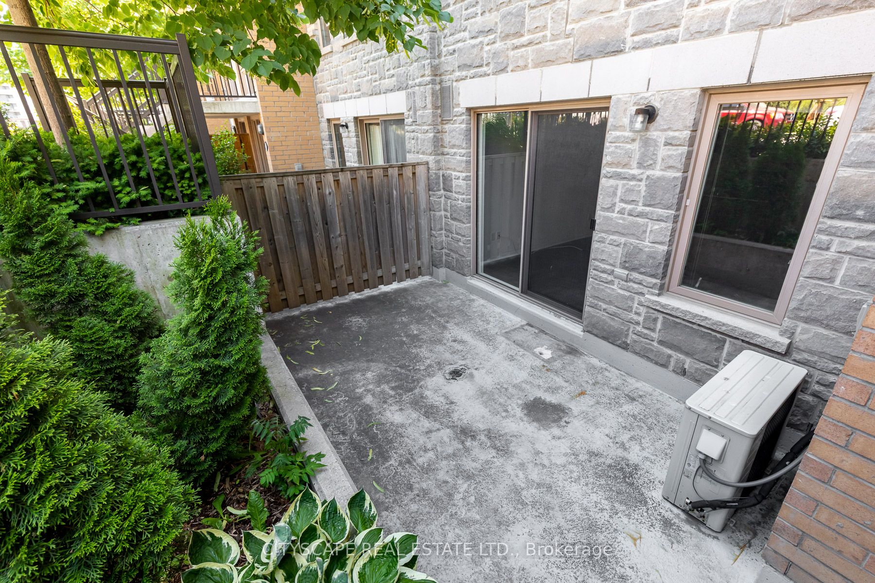 12 Foundry Ave 51 Property Photo 14