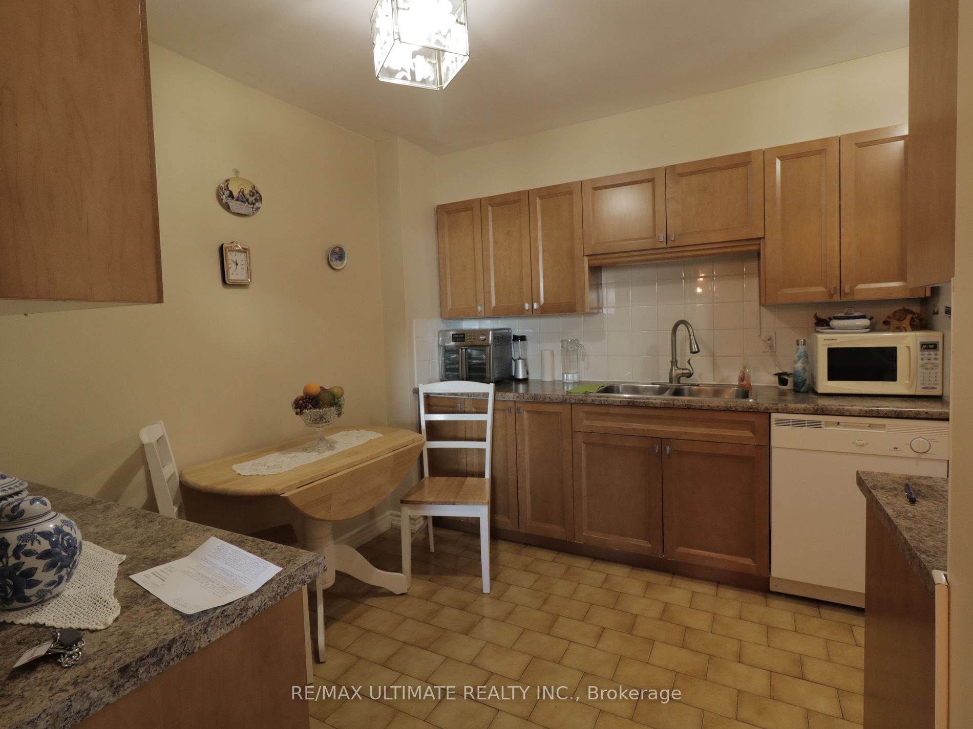 85 Emmett Ave 906 Property Photo 6