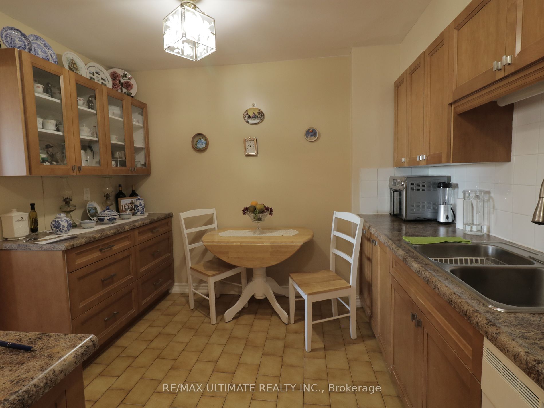 85 Emmett Ave 906 Property Photo 7