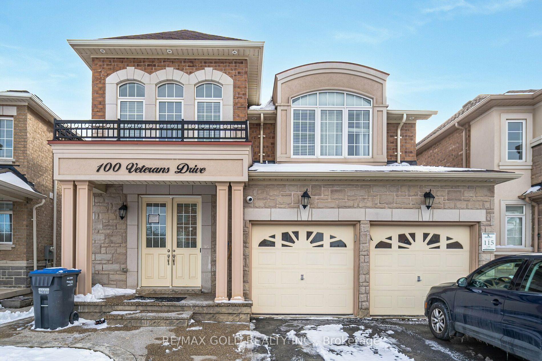 100 Veterans Dr Property Photo 1