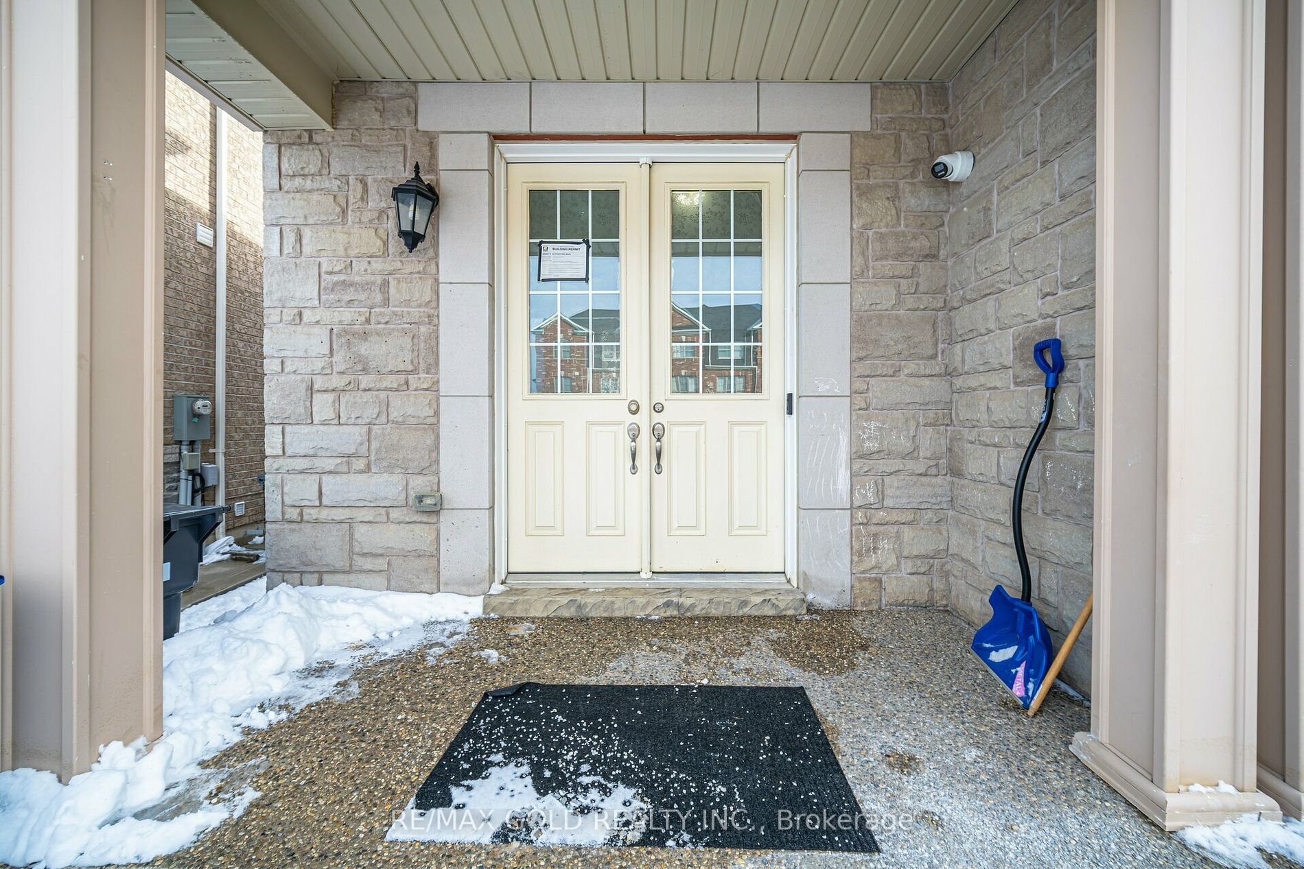 100 Veterans Dr Property Photo 5