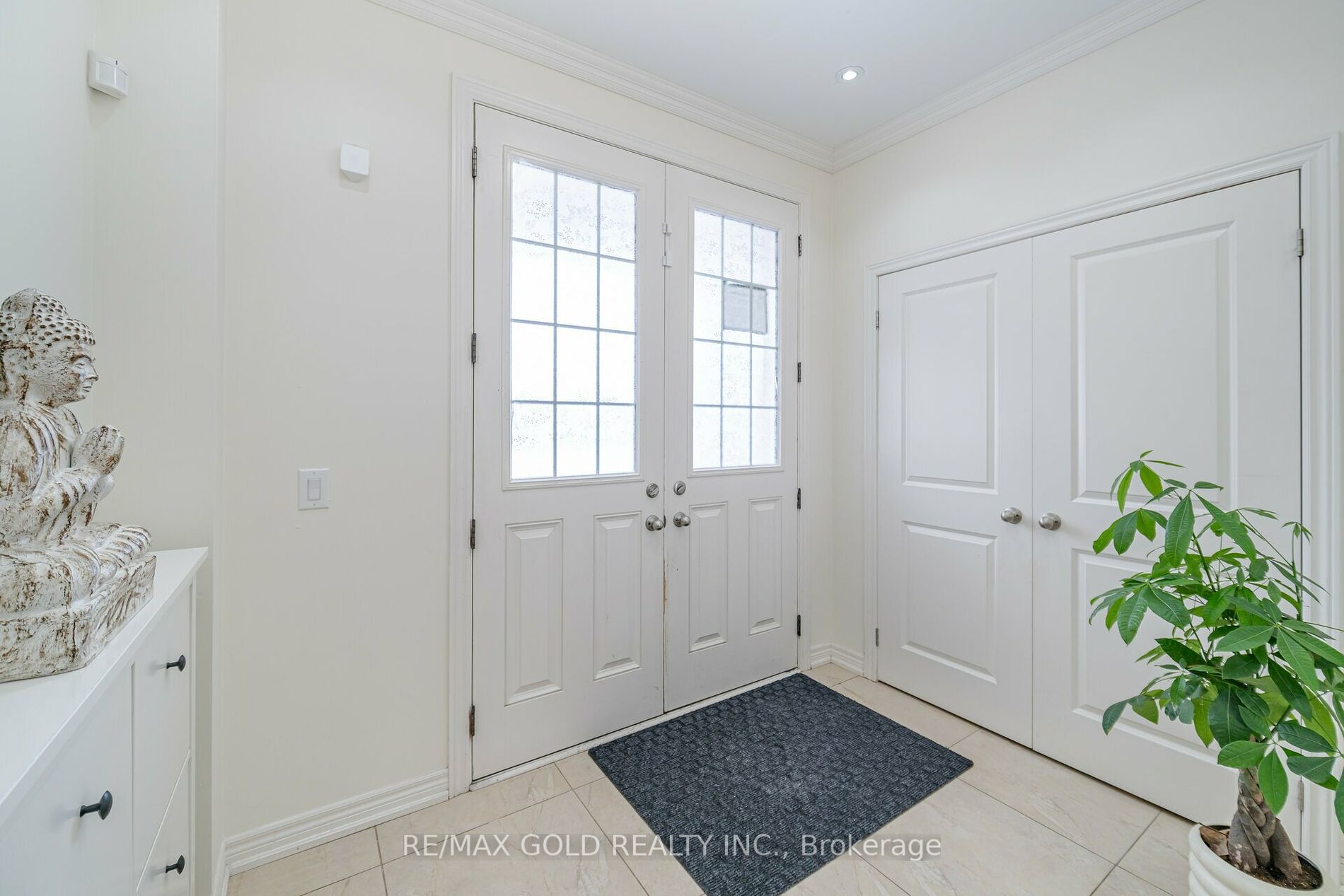 100 Veterans Dr Property Photo 6