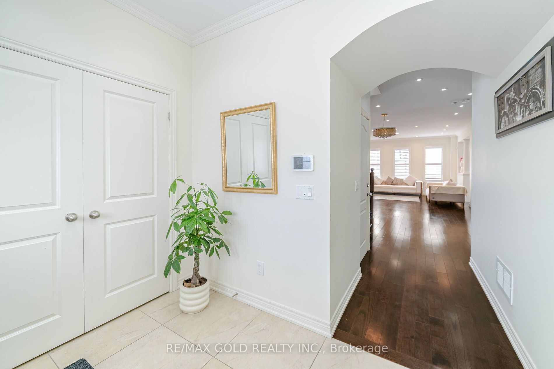 100 Veterans Dr Property Photo 7