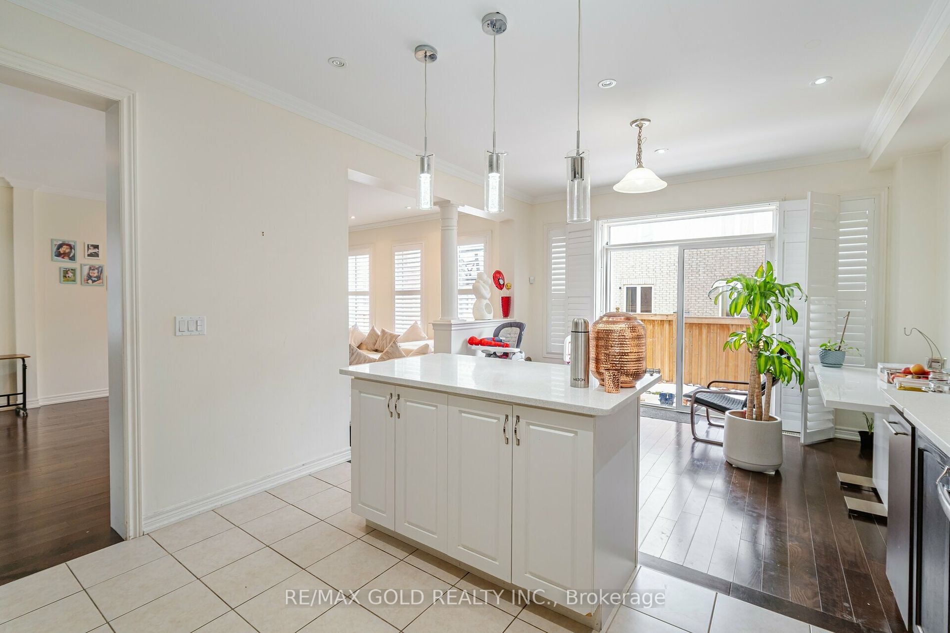 100 Veterans Dr Property Photo 17
