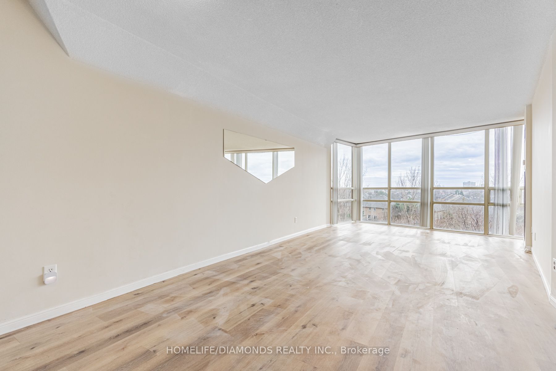 50 Eglinton Ave 10 Property Photo 6