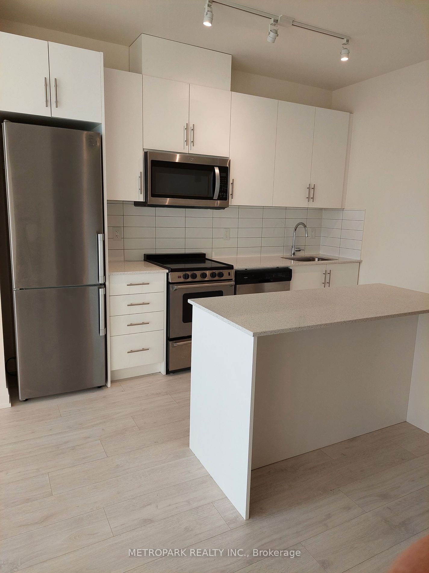 509 Dundas St W 04 Property Photo 2
