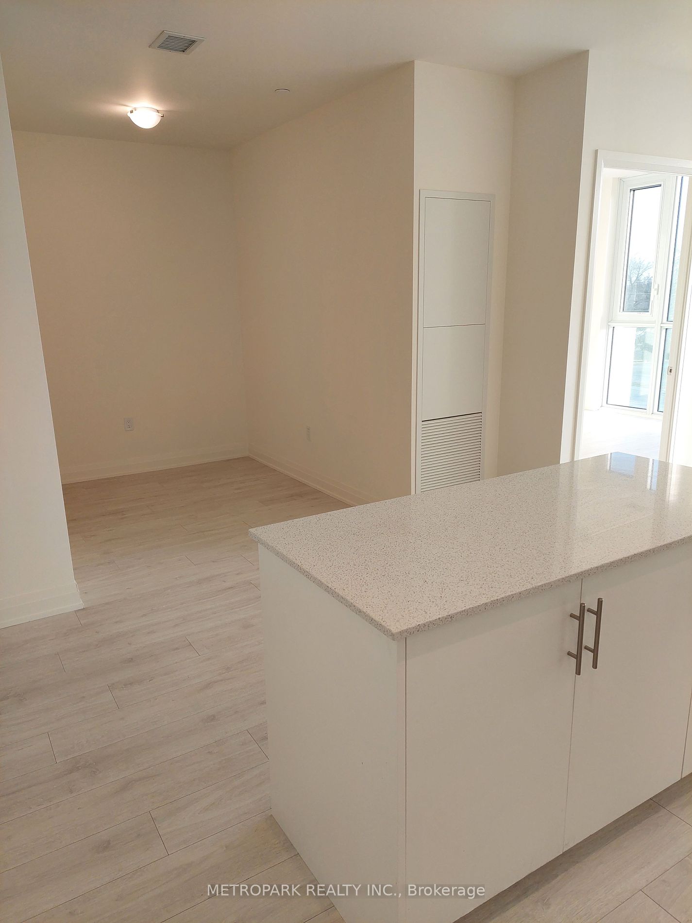 509 Dundas St W 04 Property Photo 5
