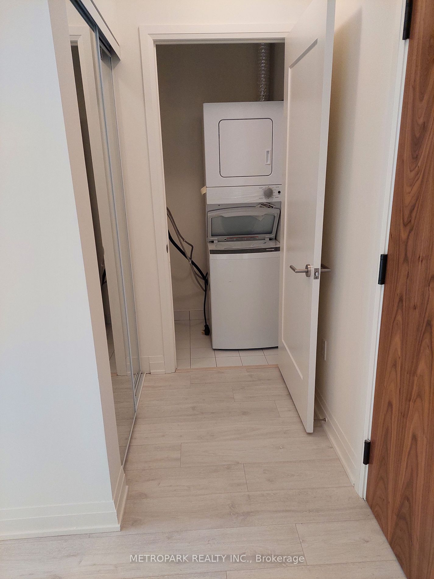 509 Dundas St W 04 Property Photo 10