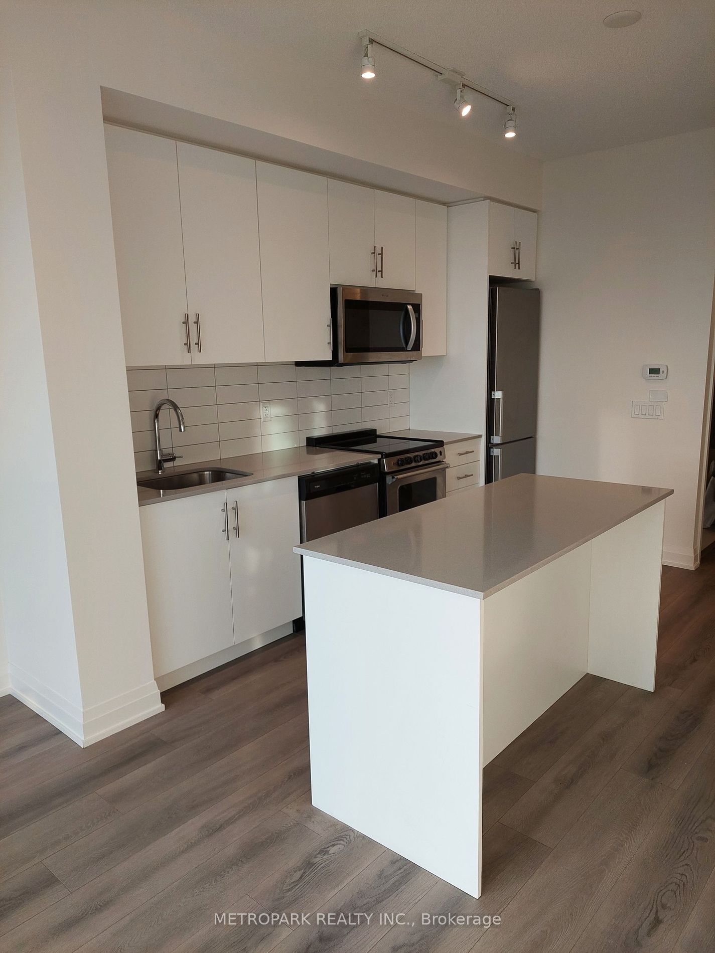 509 Dundas St W 01 Property Photo 2