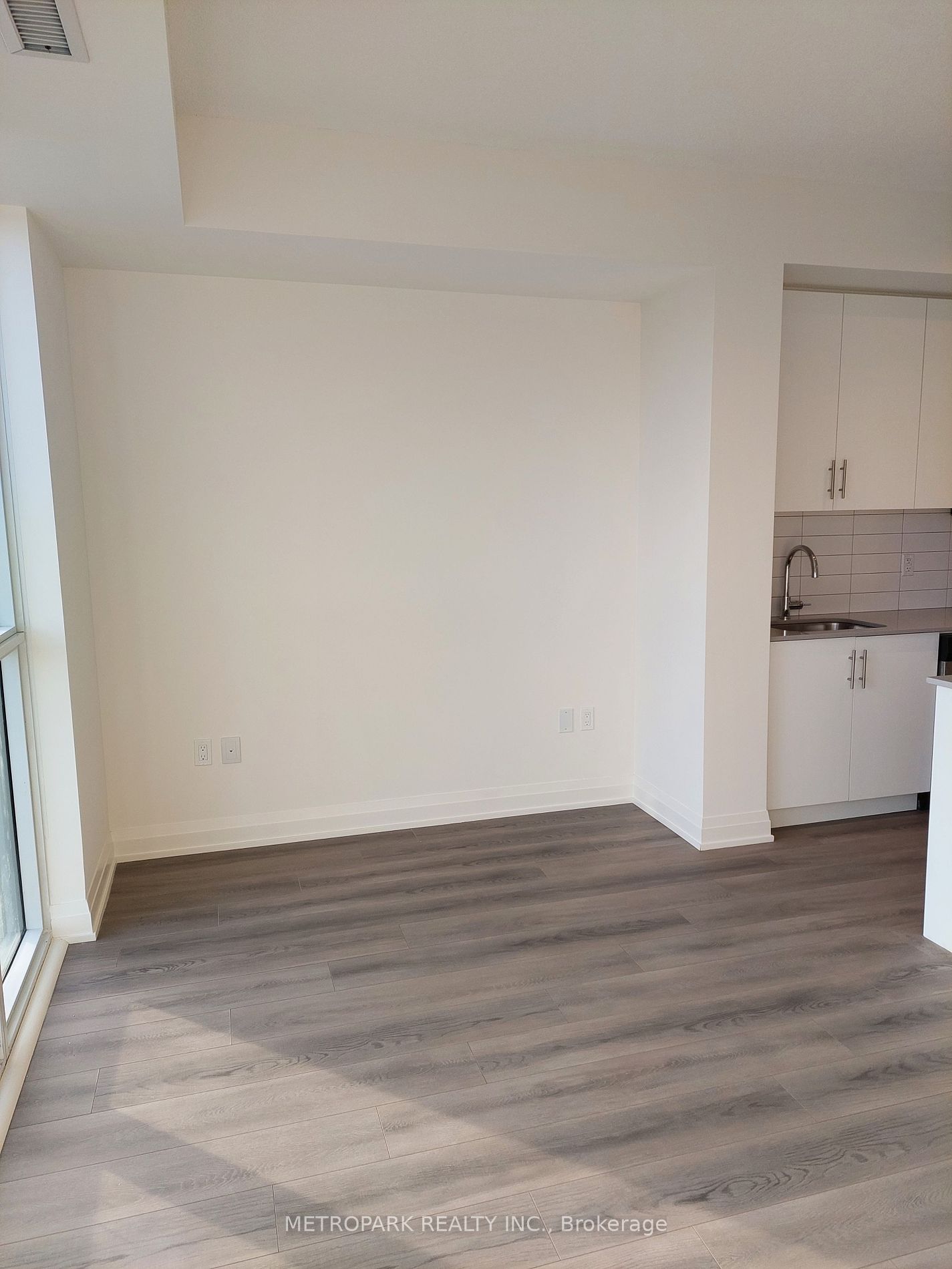 509 Dundas St W 01 Property Photo 5