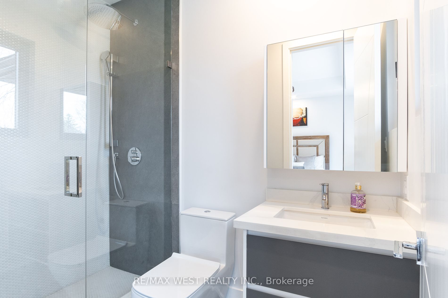 527 Taplow Cres N Property Photo 28