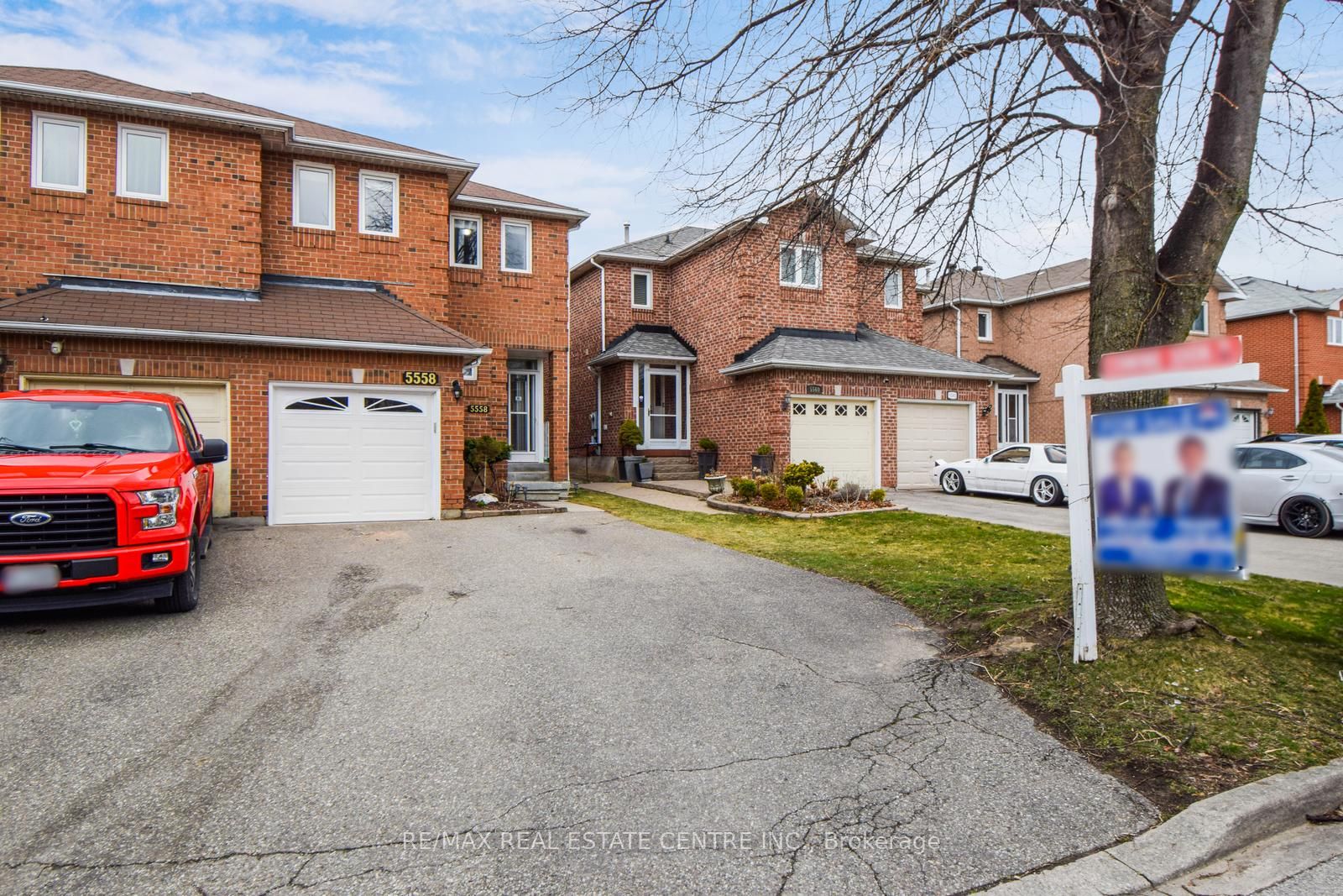 5558 Cortina Cres Property Photo 1