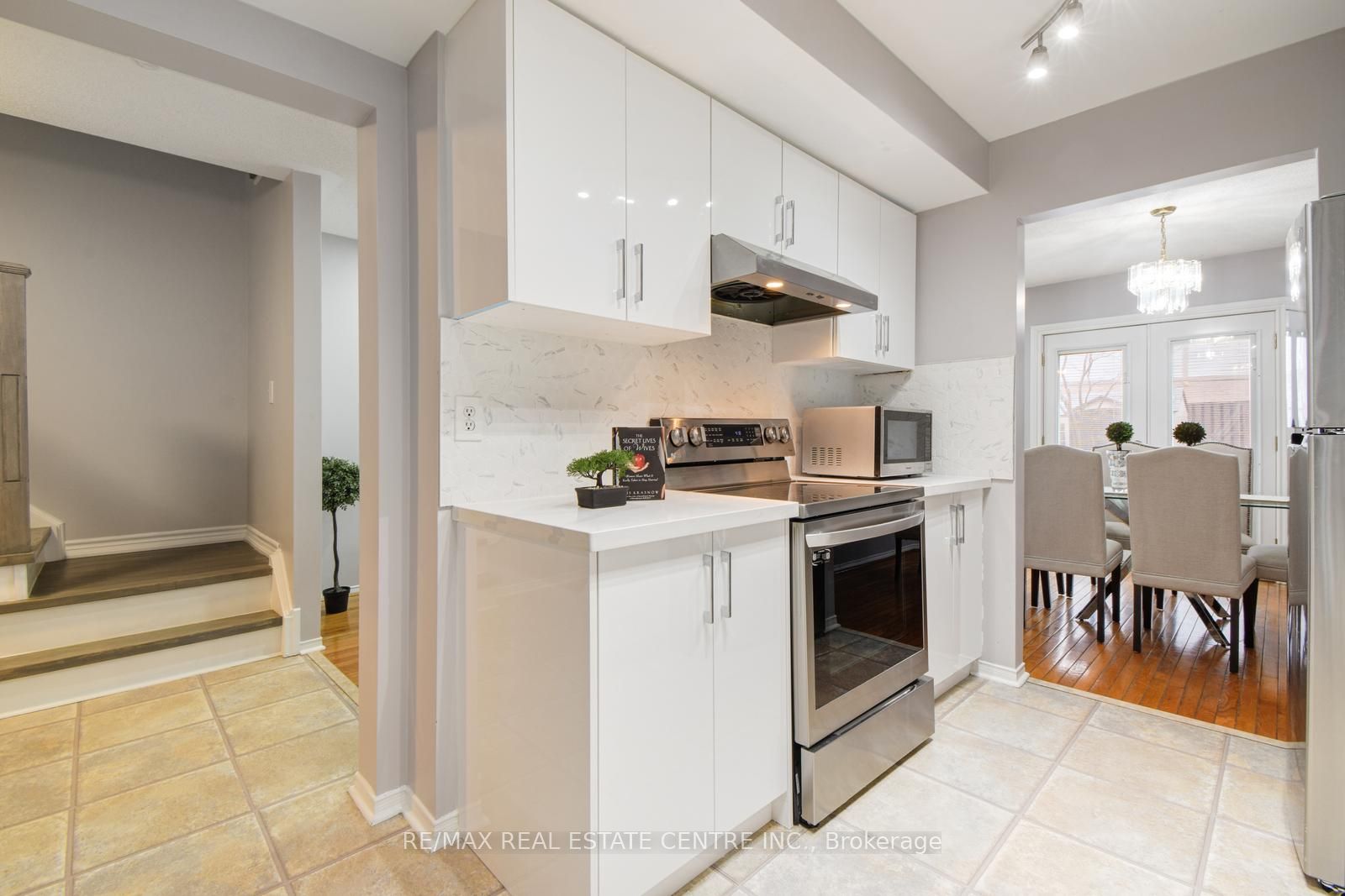 5558 Cortina Cres Property Photo 16