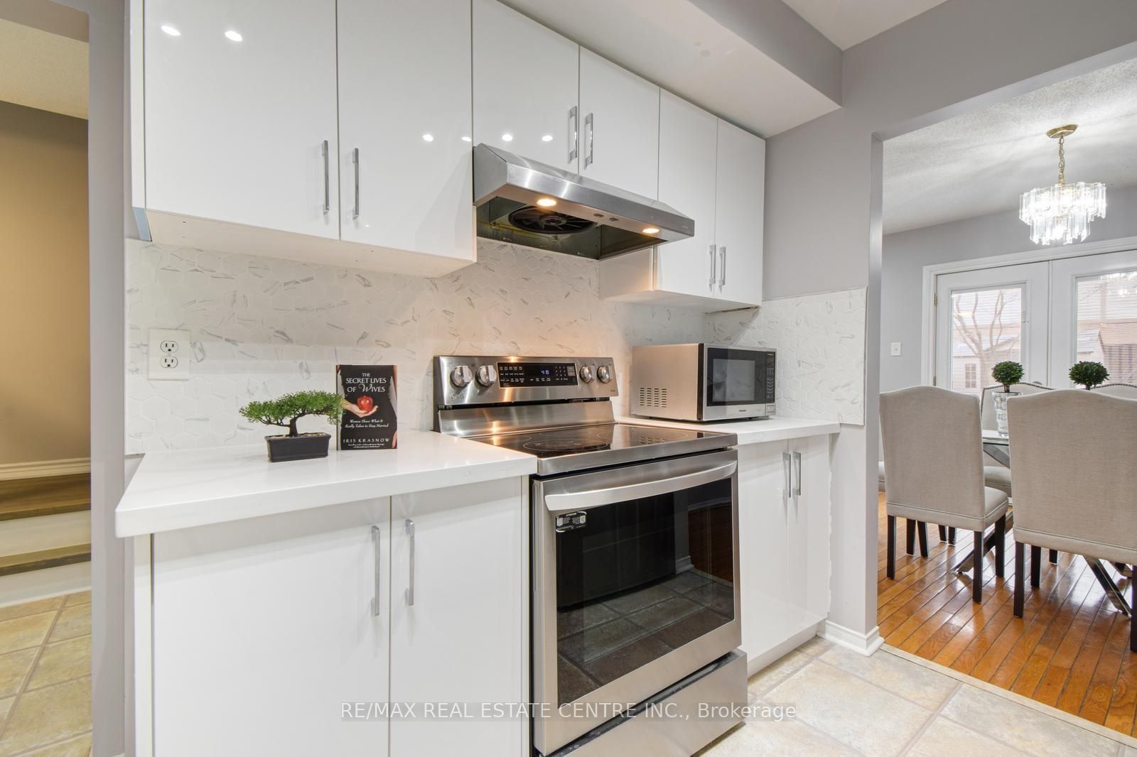 5558 Cortina Cres Property Photo 17