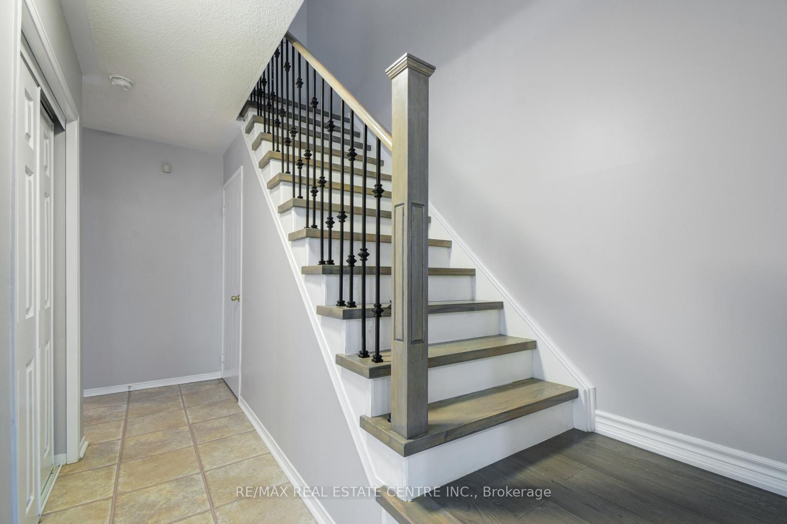 5558 Cortina Cres Property Photo 24