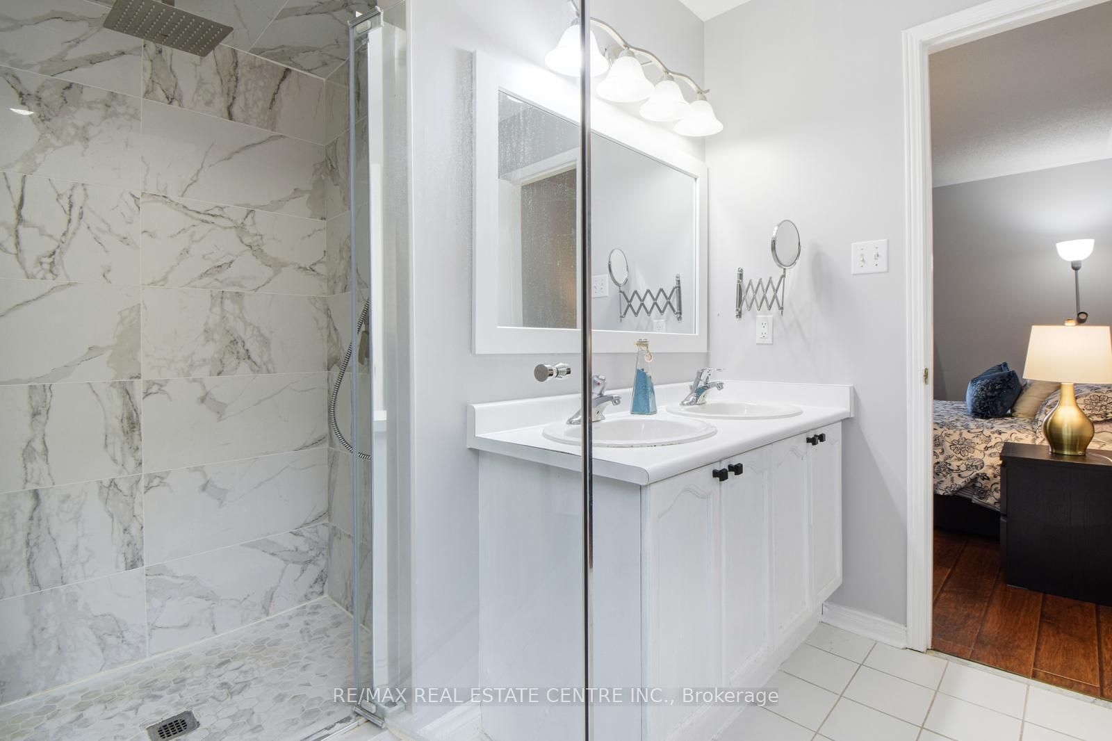 5558 Cortina Cres Property Photo 34