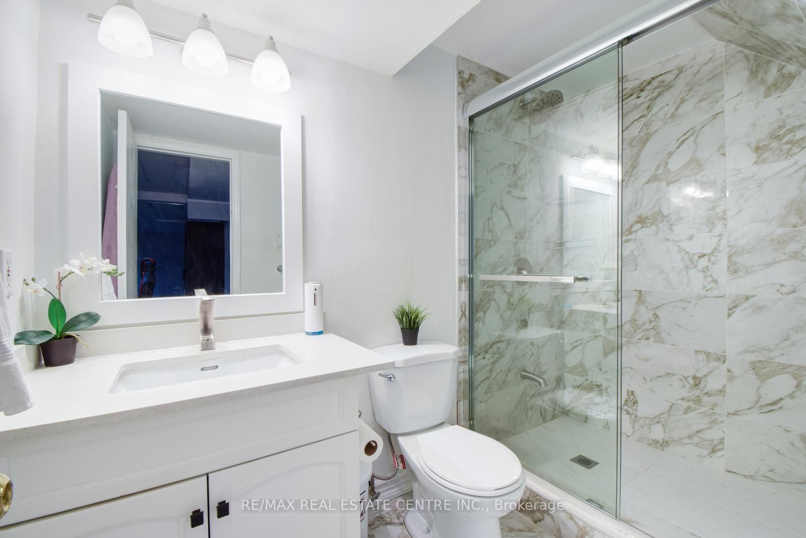 5558 Cortina Cres Property Photo 37