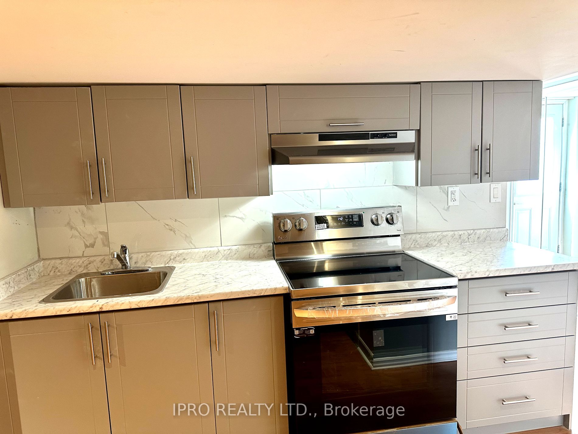 116 Rexway Dr Property Photo 1