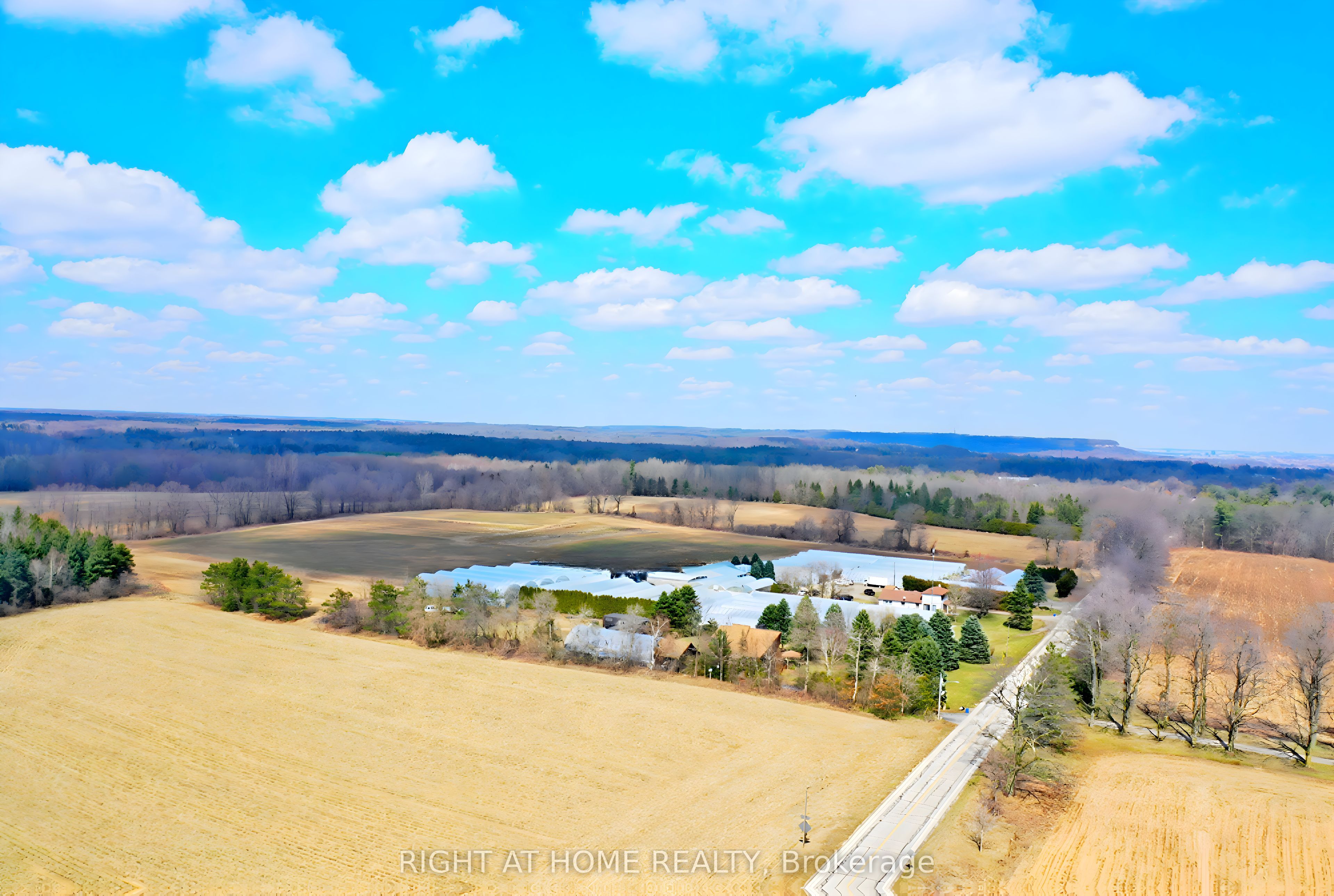 1101 Derry Road Property Photo 5
