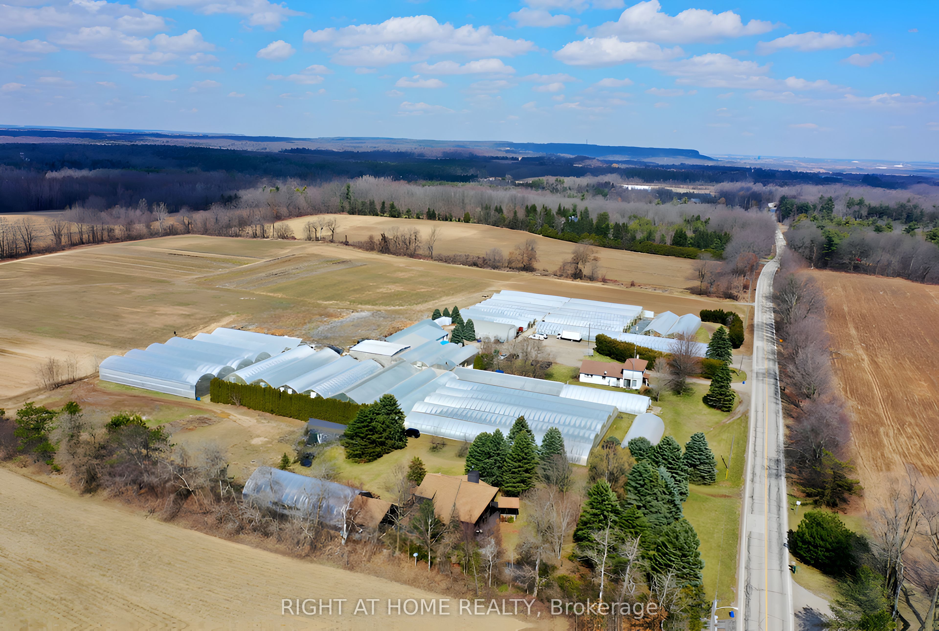 1101 Derry Road Property Photo 7