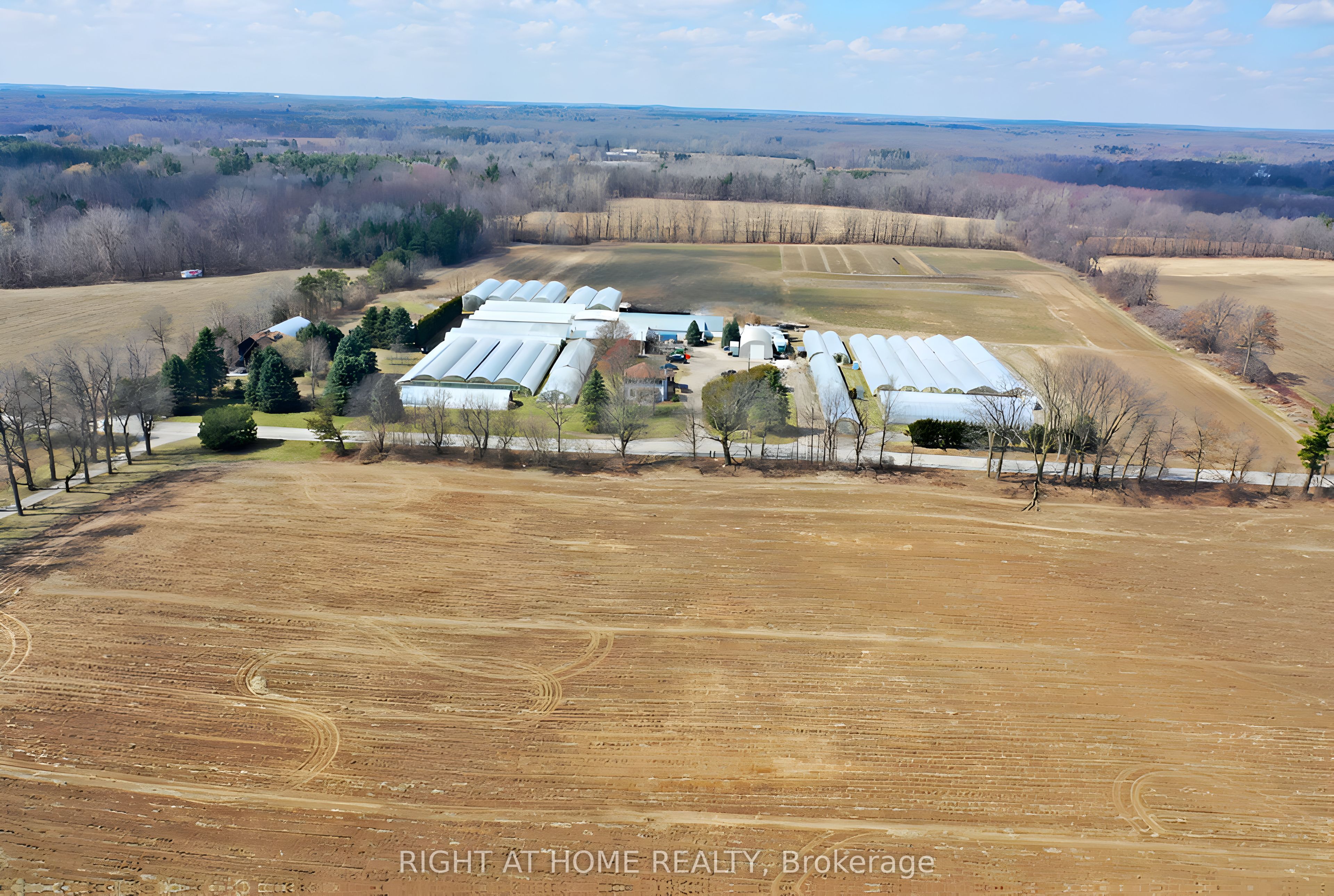 1101 Derry Road Property Photo 8