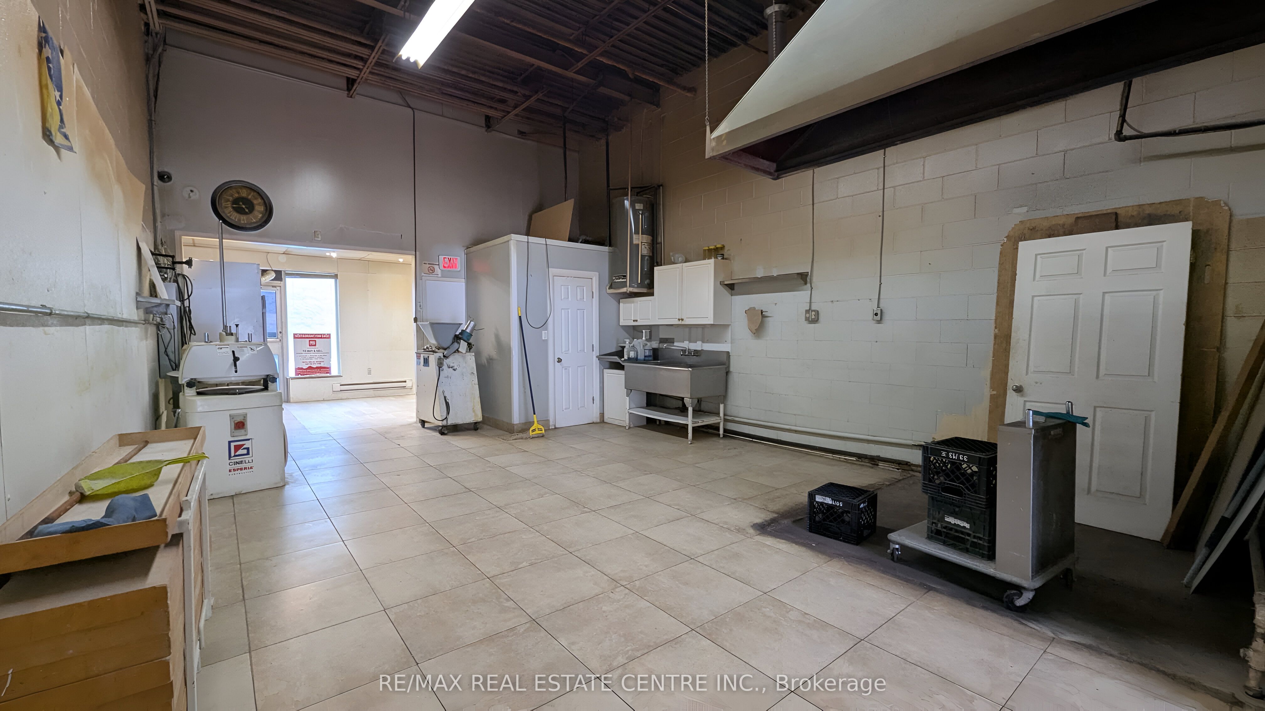 #8 - 1662 Bonhill Road Property Photo 6