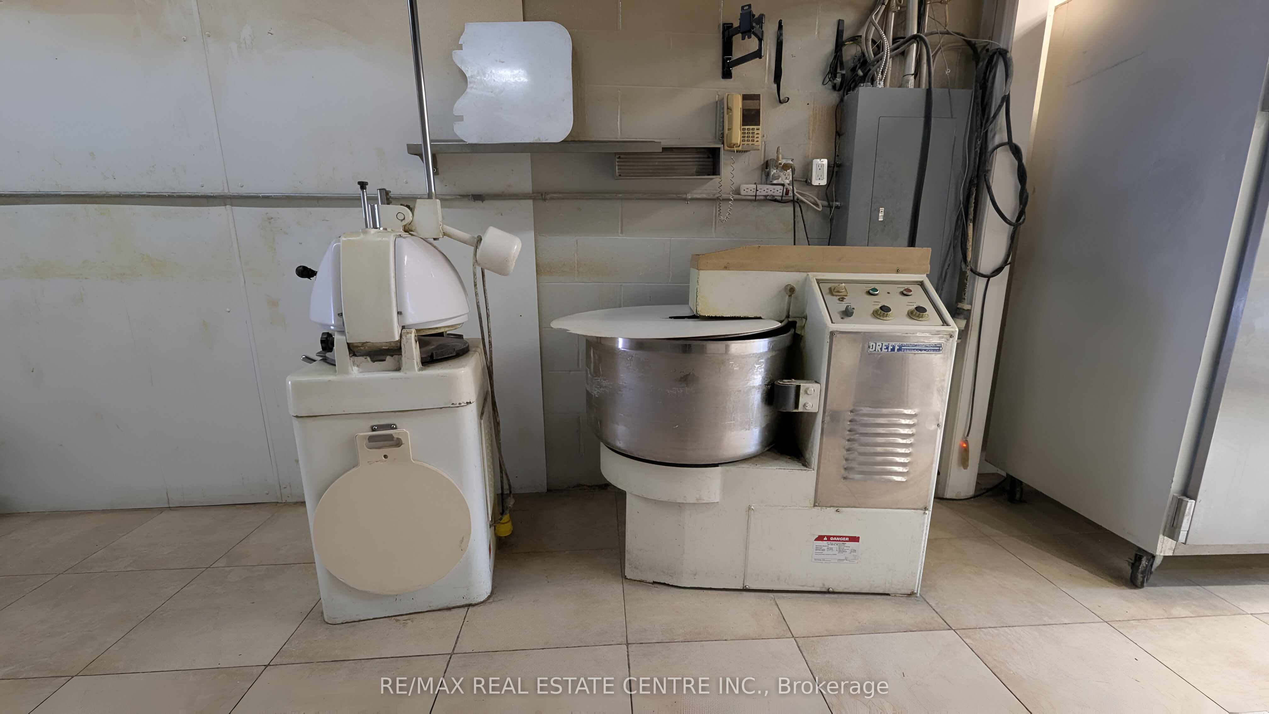 #8 - 1662 Bonhill Road Property Photo 7