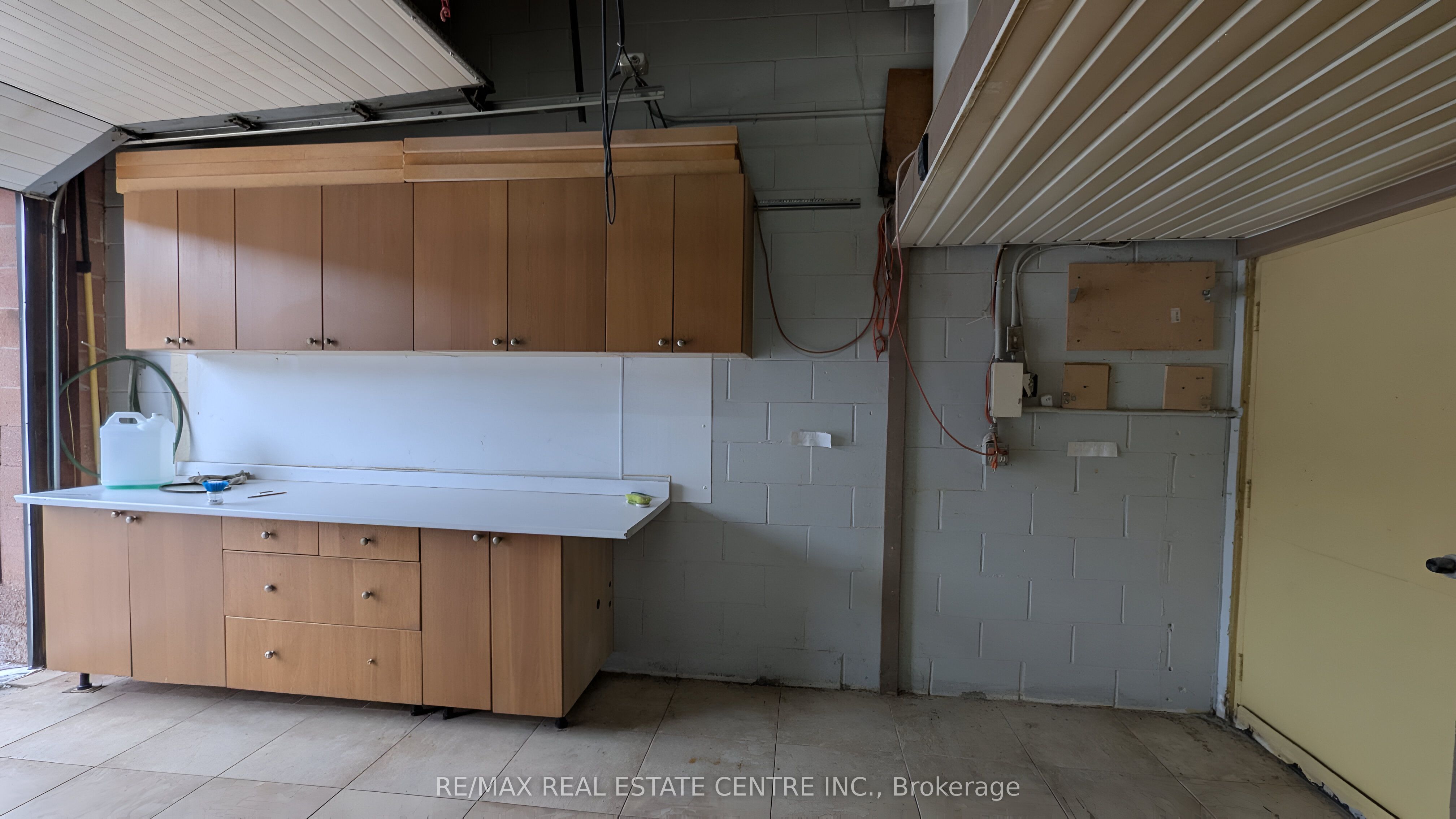 #8 - 1662 Bonhill Road Property Photo 8