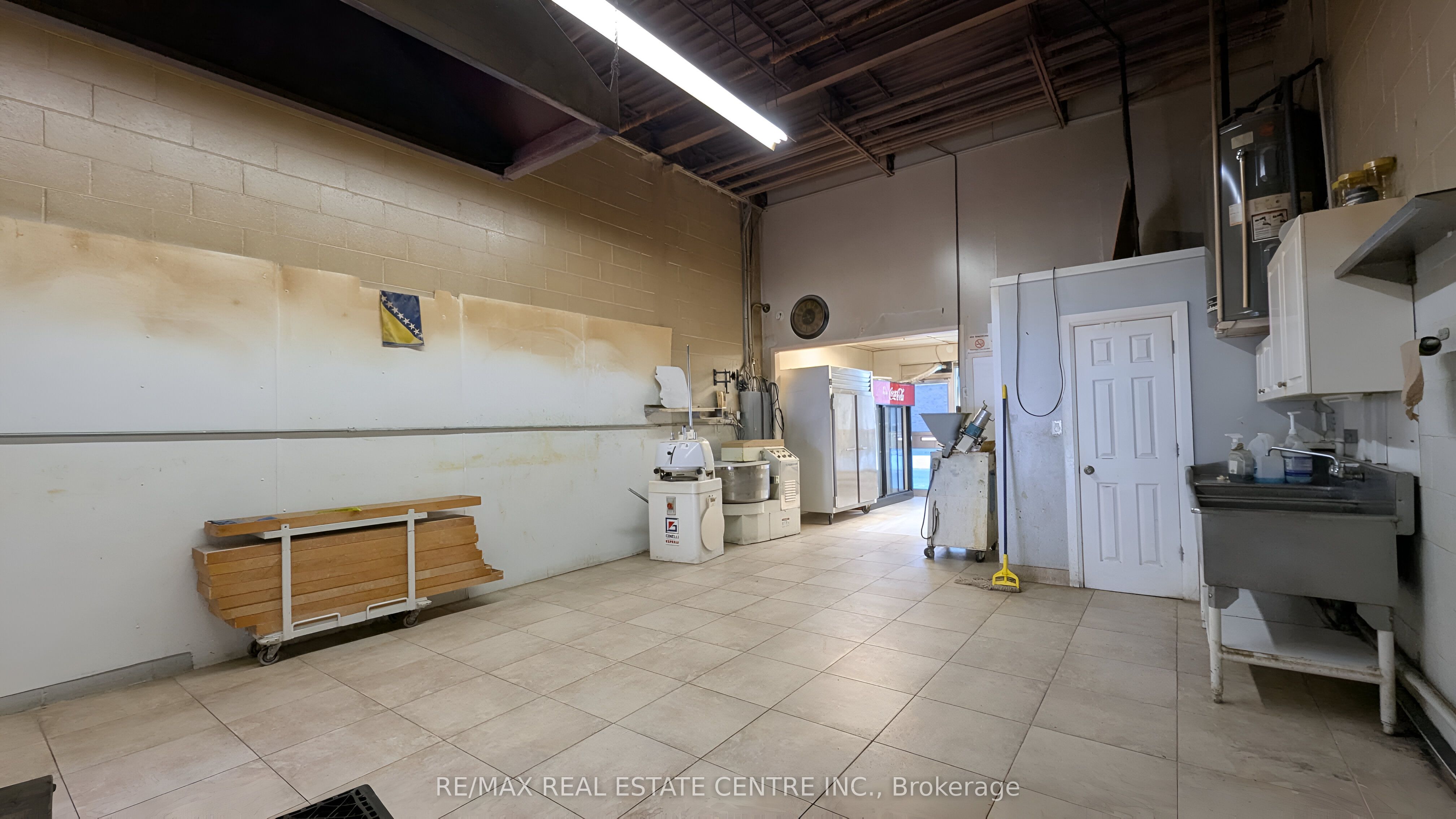 #8 - 1662 Bonhill Road Property Photo 9