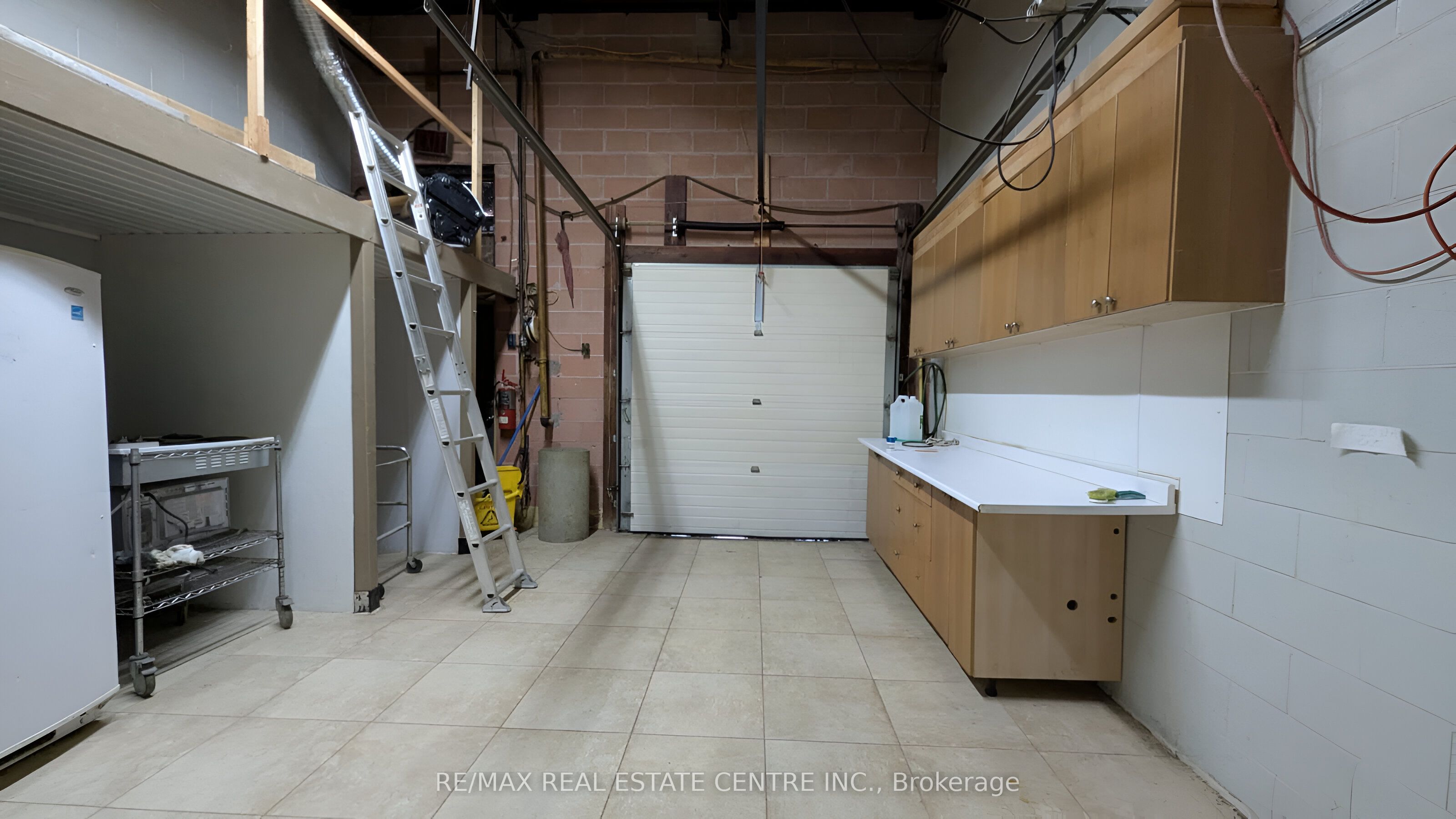 #8 - 1662 Bonhill Road Property Photo 11