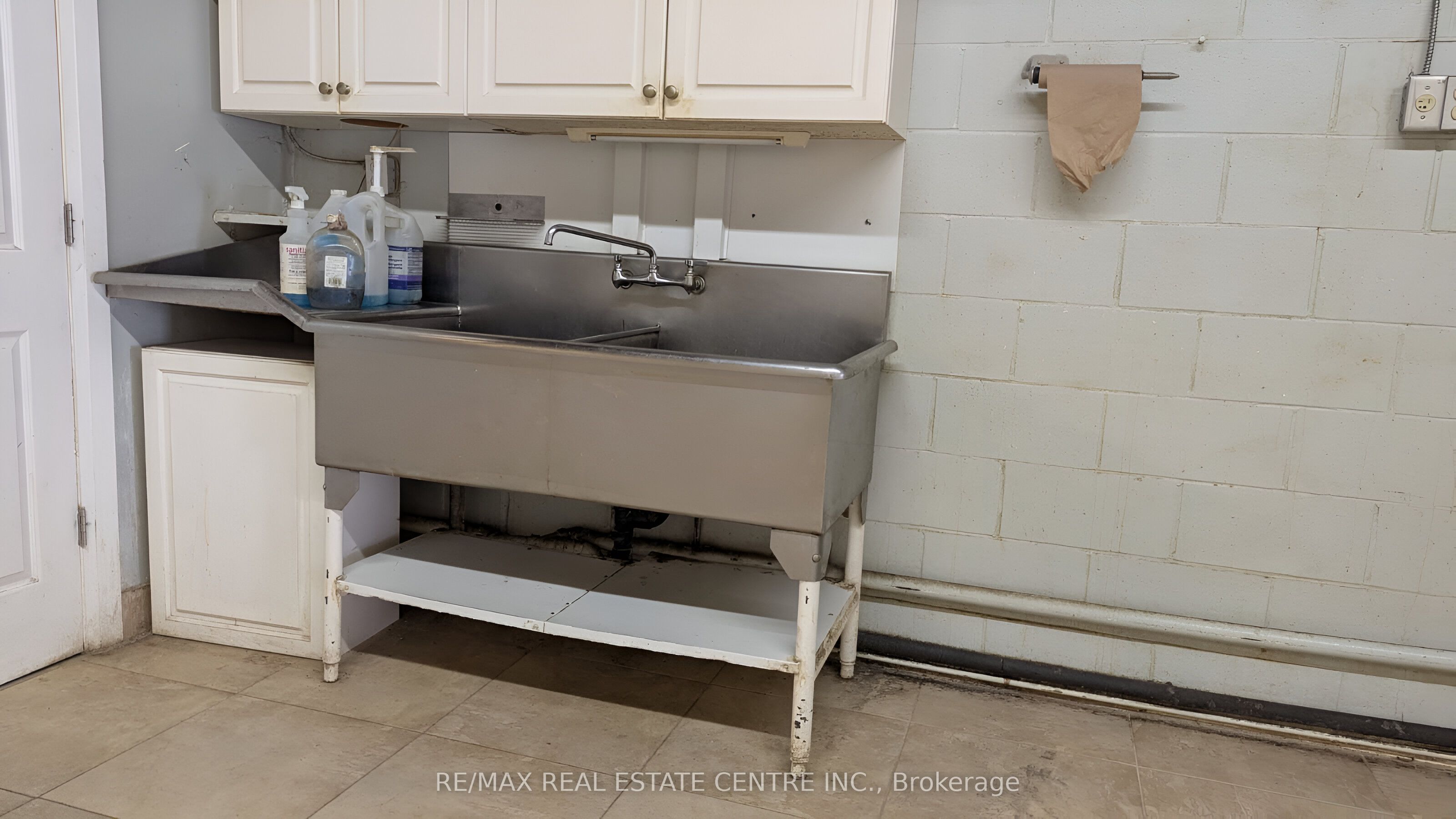 #8 - 1662 Bonhill Road Property Photo 13