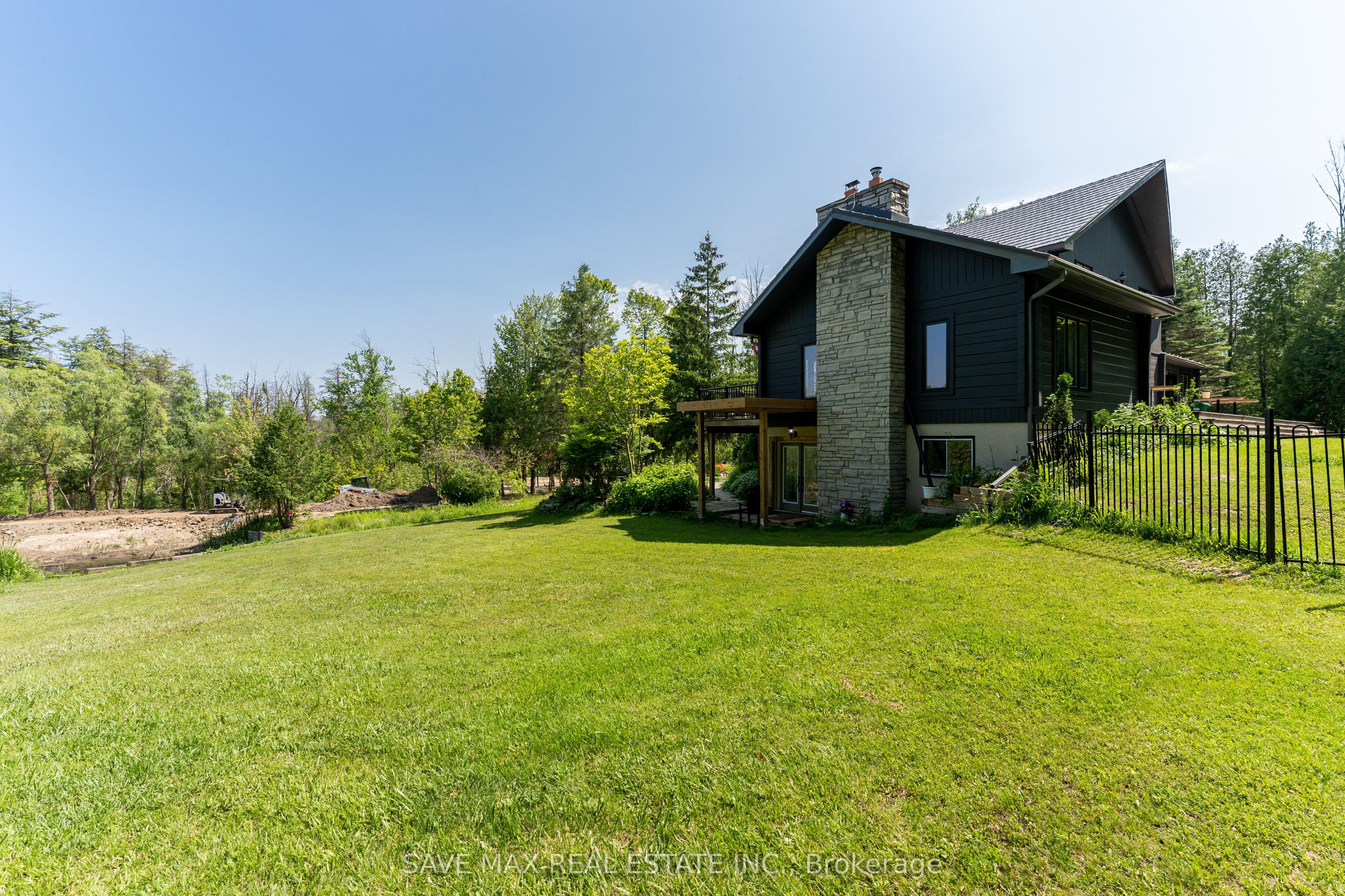 2654 Forks Of The Credit Road Property Photo 9