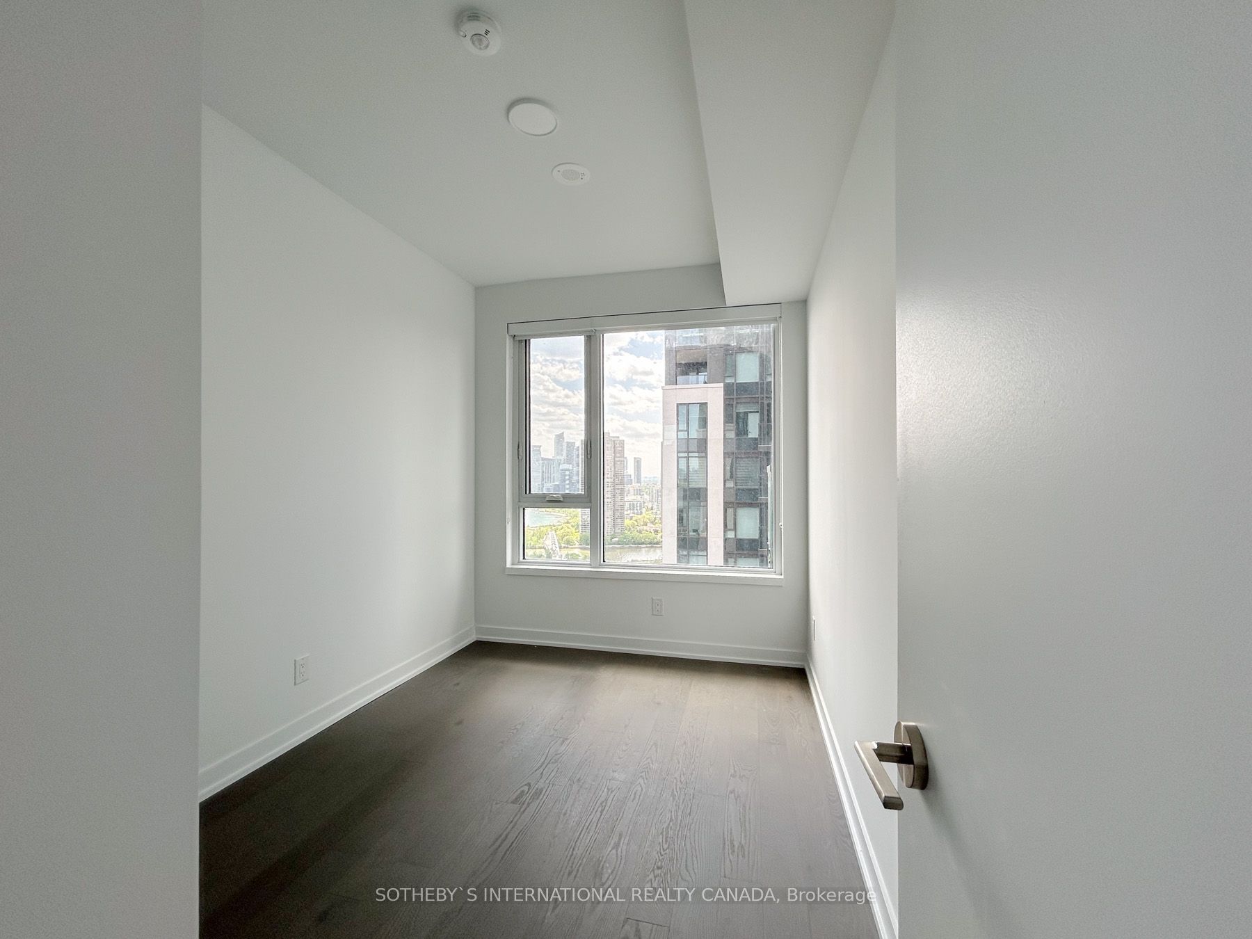 1926 Lake Shore Blvd W 9 Property Photo 8