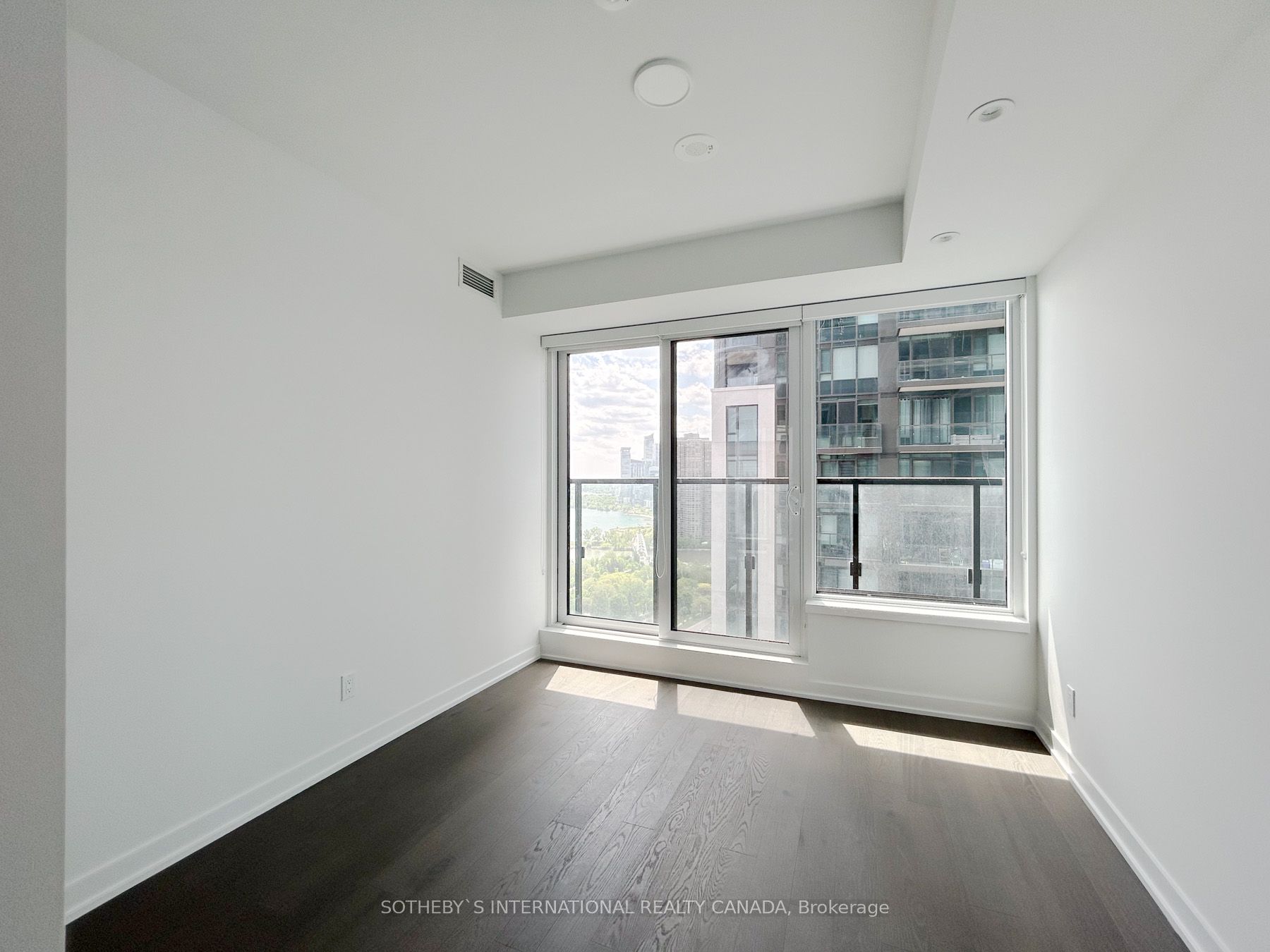 1926 Lake Shore Blvd W 9 Property Photo 13