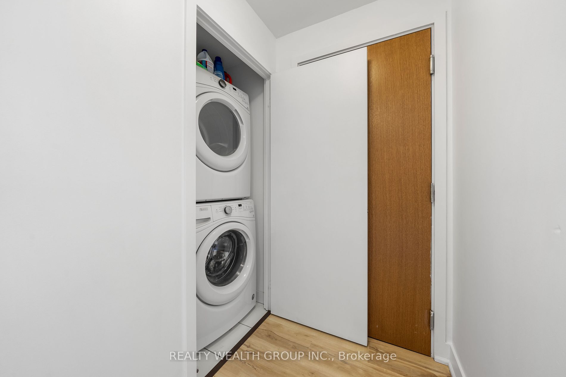 30 Shore Breeze Dr 12 Property Photo 5