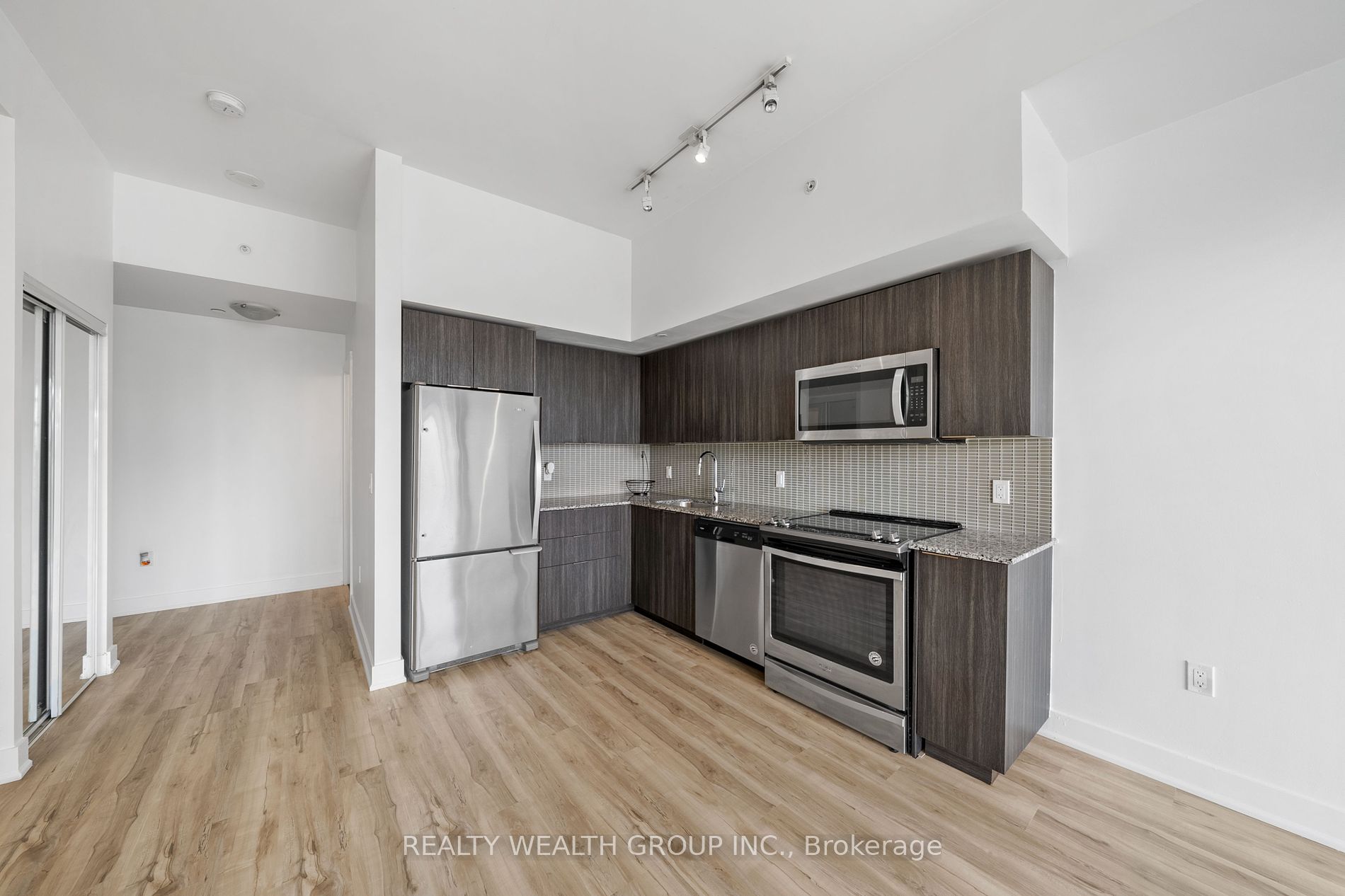 30 Shore Breeze Dr 12 Property Photo 18