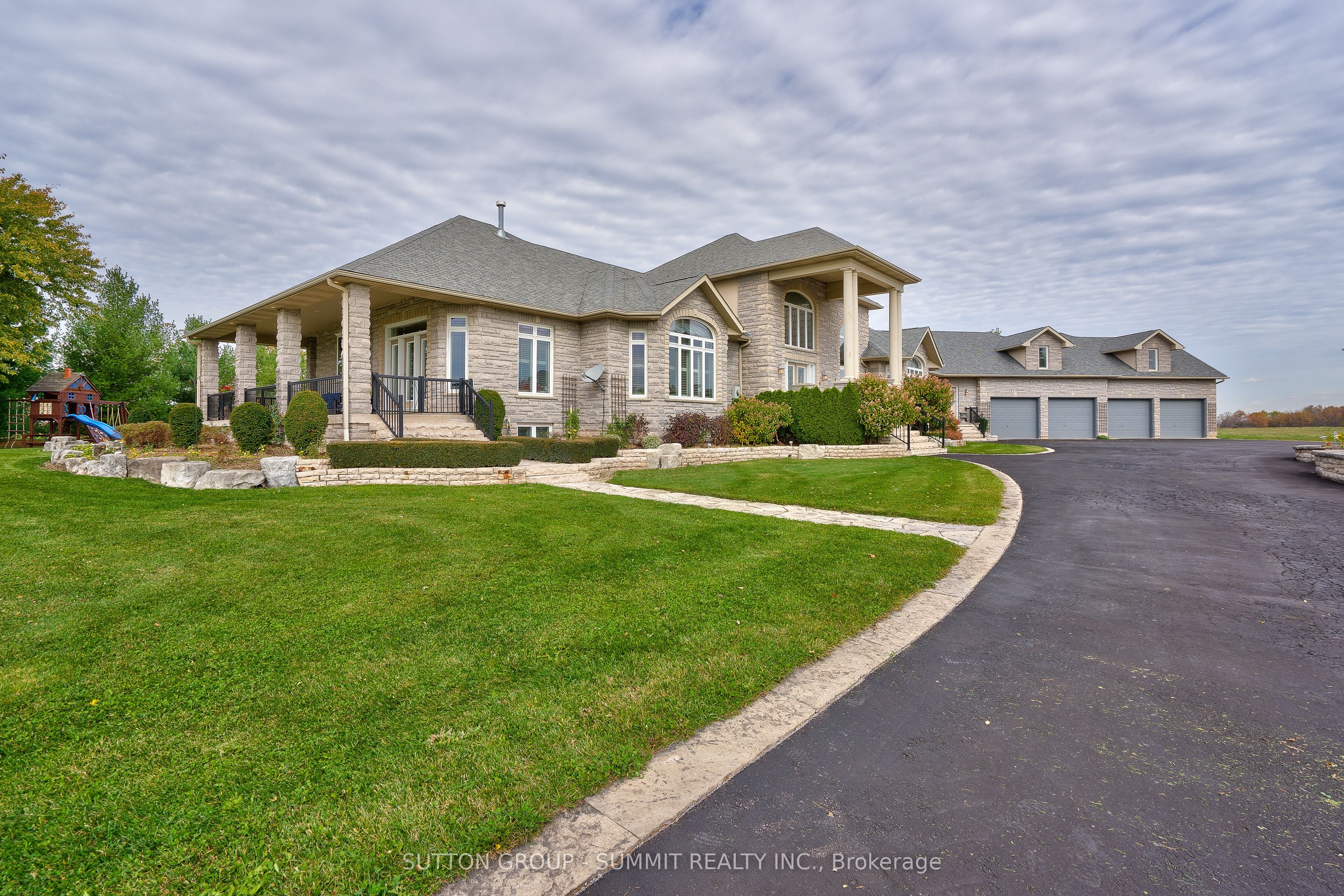 5431 Appleby Line Property Photo