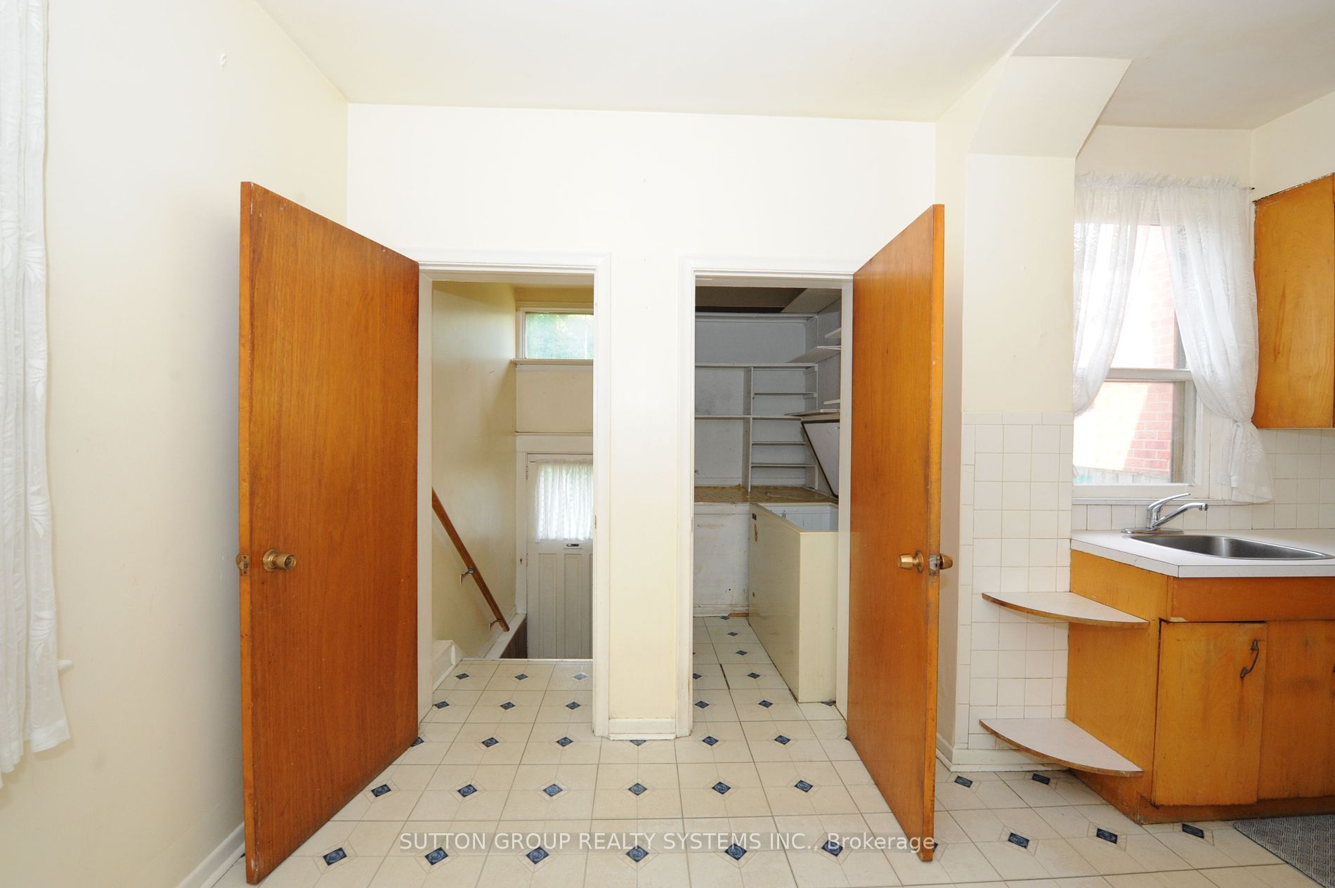 24 Norton Ave Property Photo 6