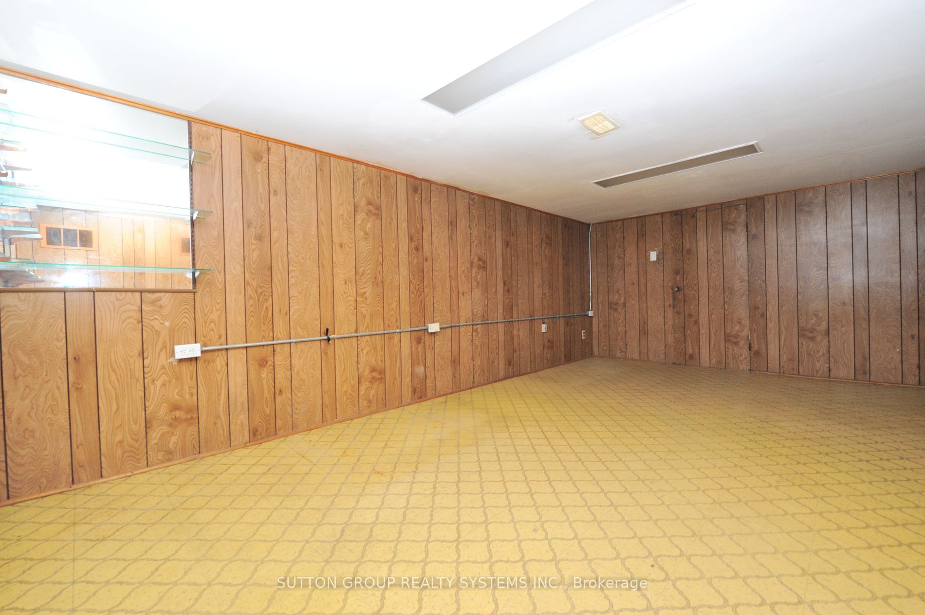 24 Norton Ave Property Photo 7