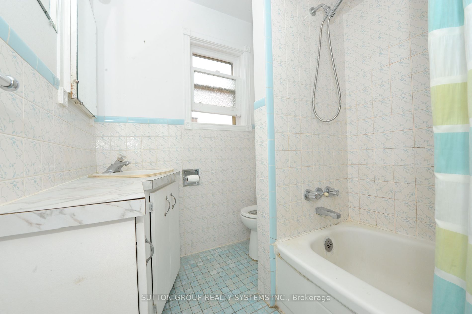 24 Norton Ave Property Photo 9