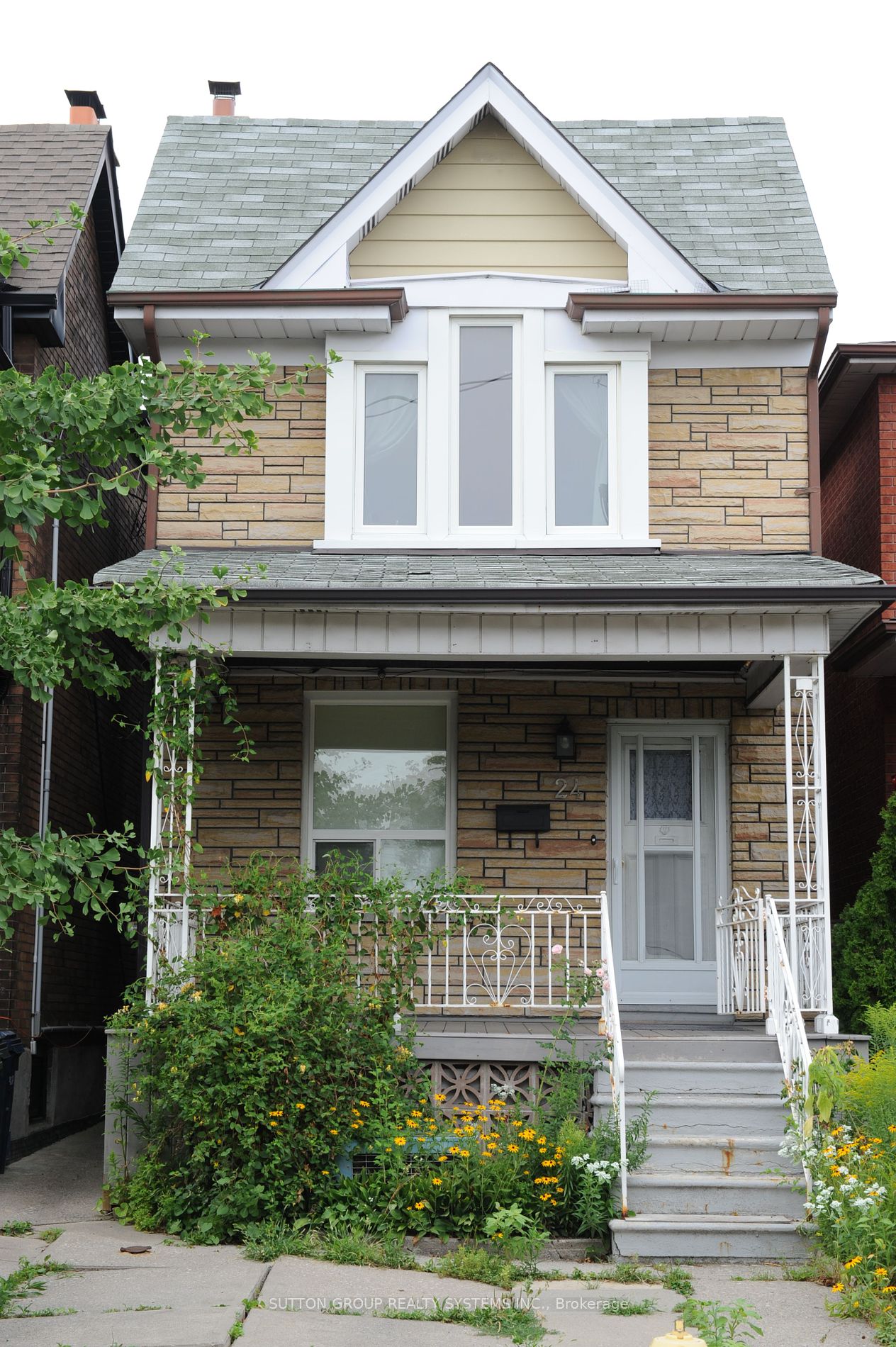 24 Norton Ave Property Photo 12