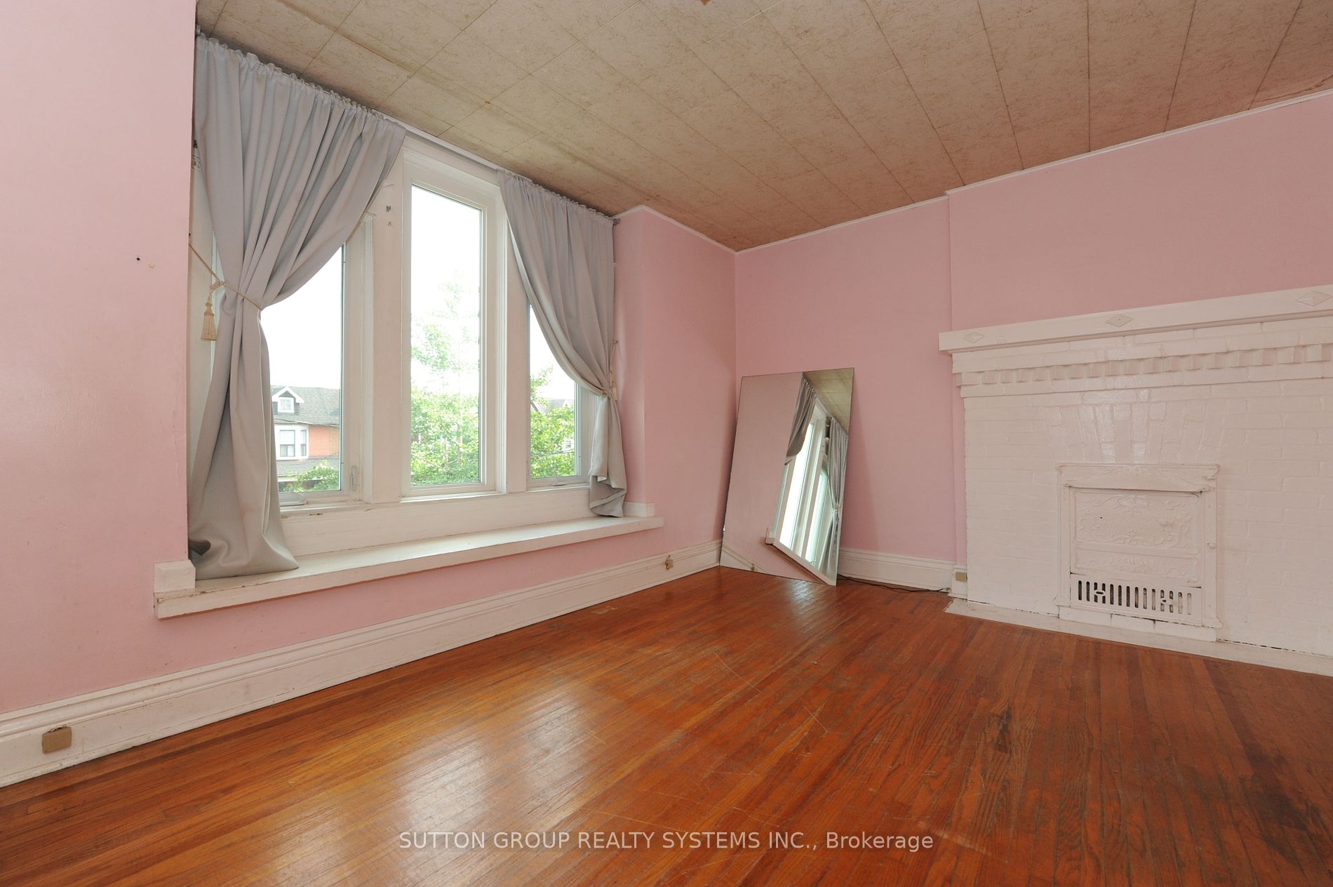 24 Norton Ave Property Photo 16