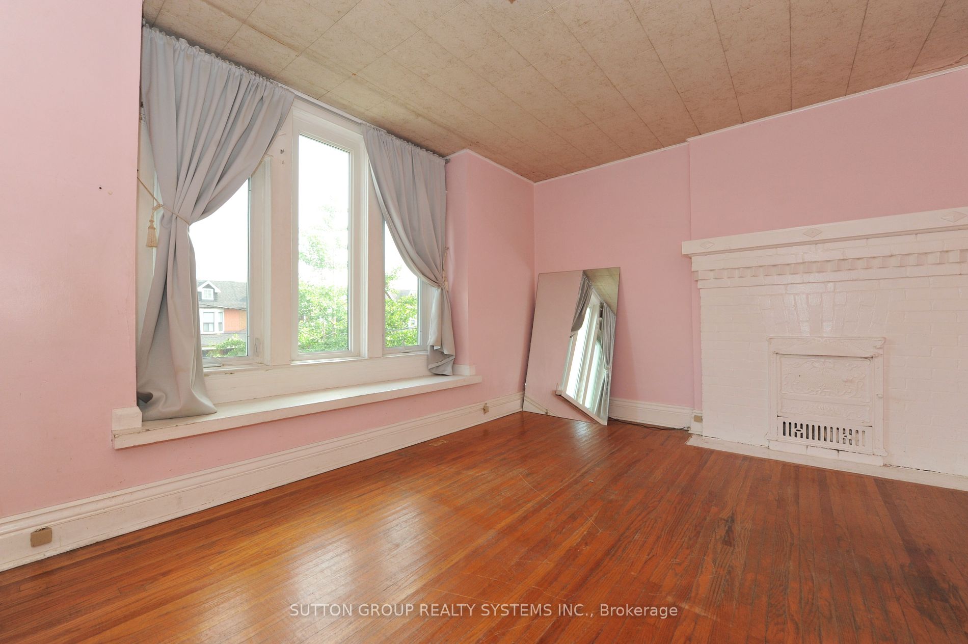 24 Norton Ave Property Photo 17