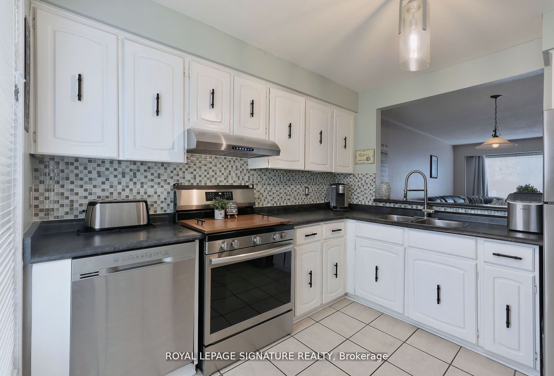 1039 Blairholm Ave Property Photo 5