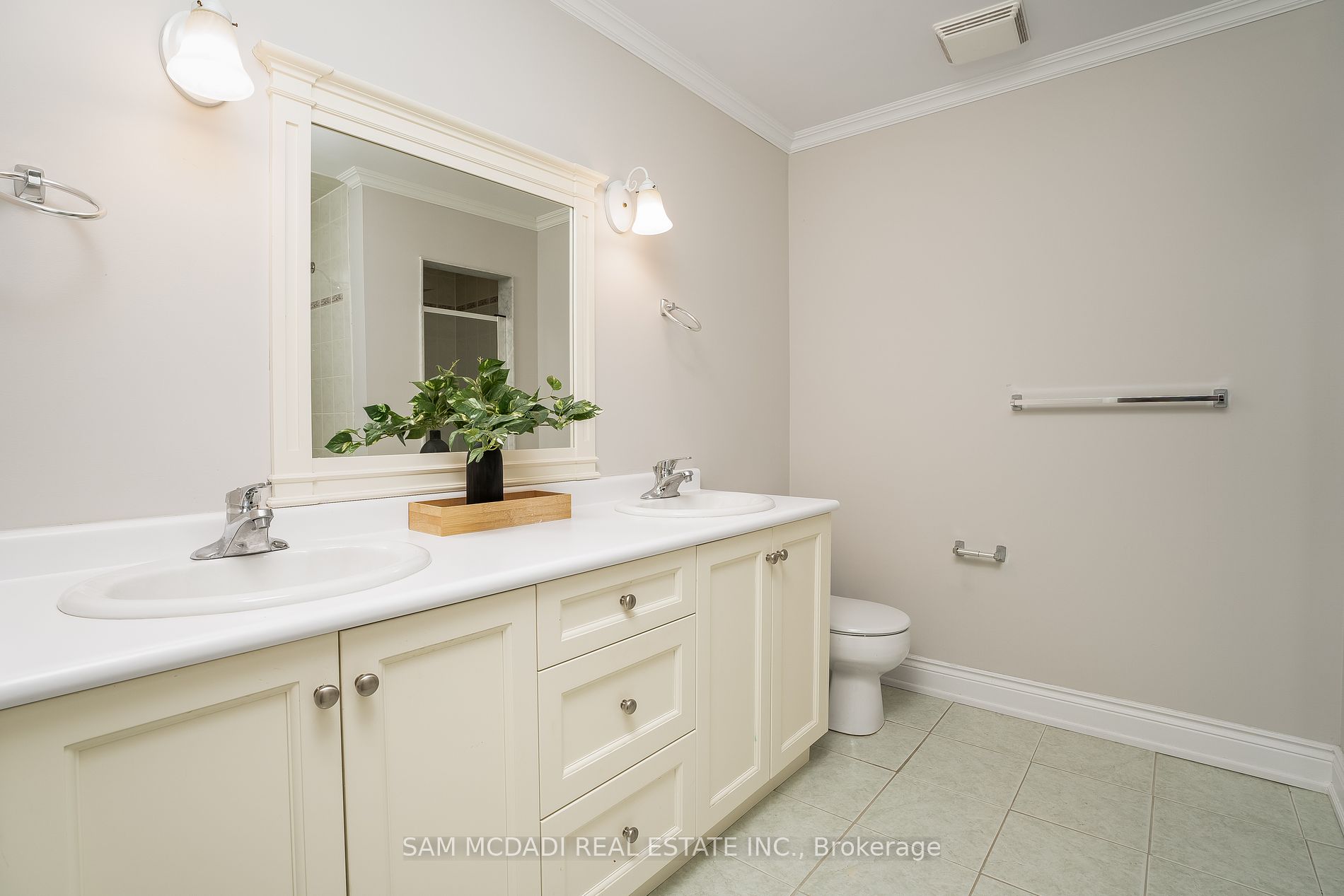 10 Stonehart St Property Photo 19