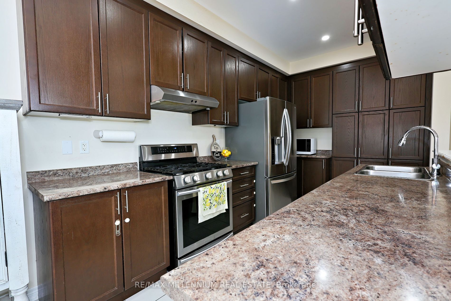 64 Lanark Circ Property Photo 2