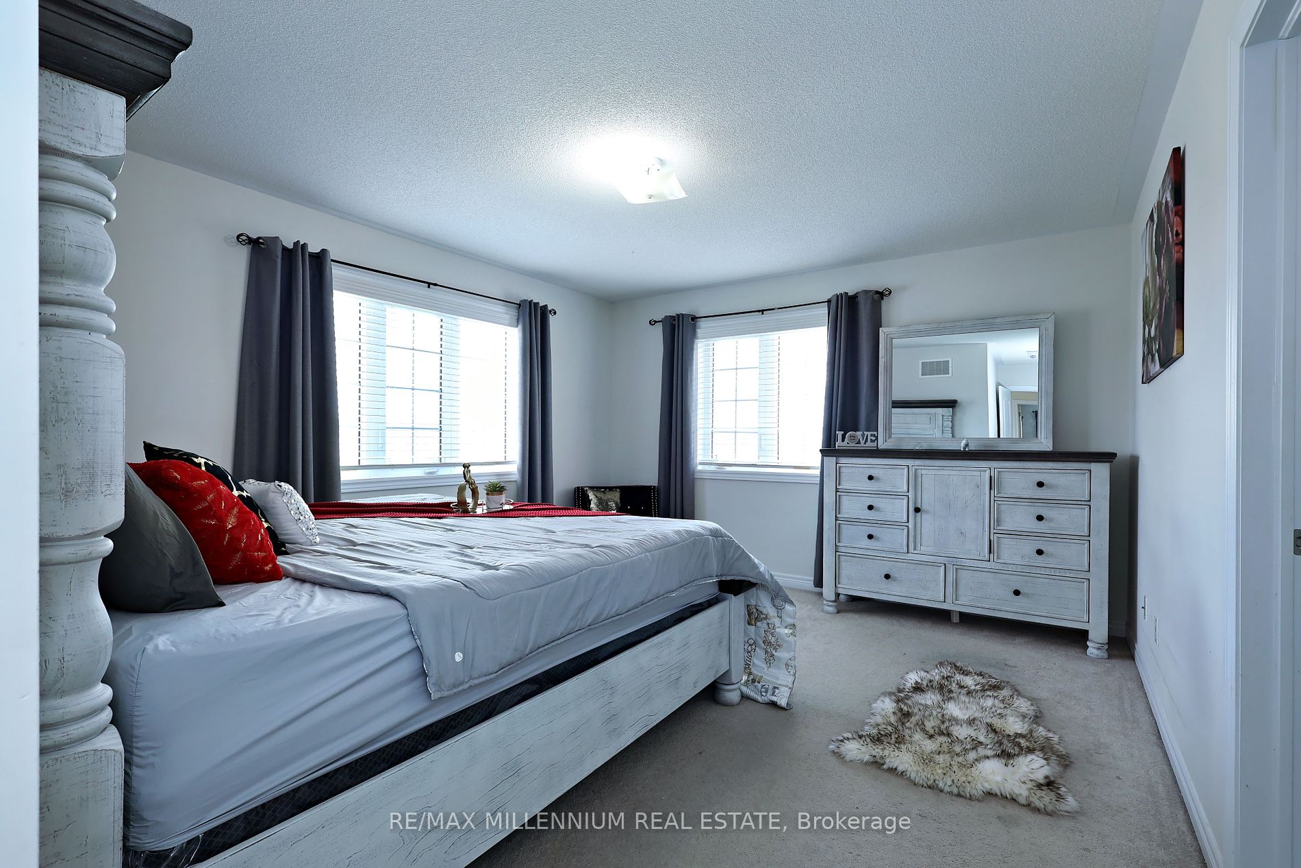 64 Lanark Circ Property Photo 7