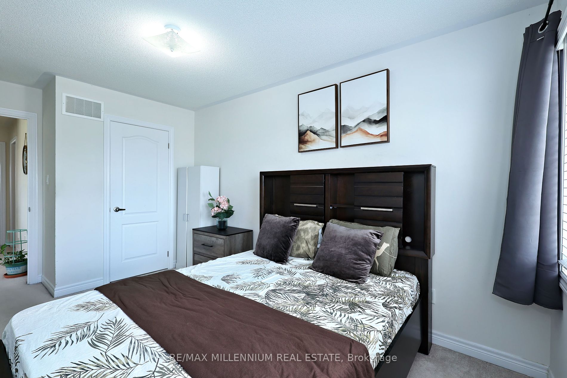 64 Lanark Circ Property Photo 13